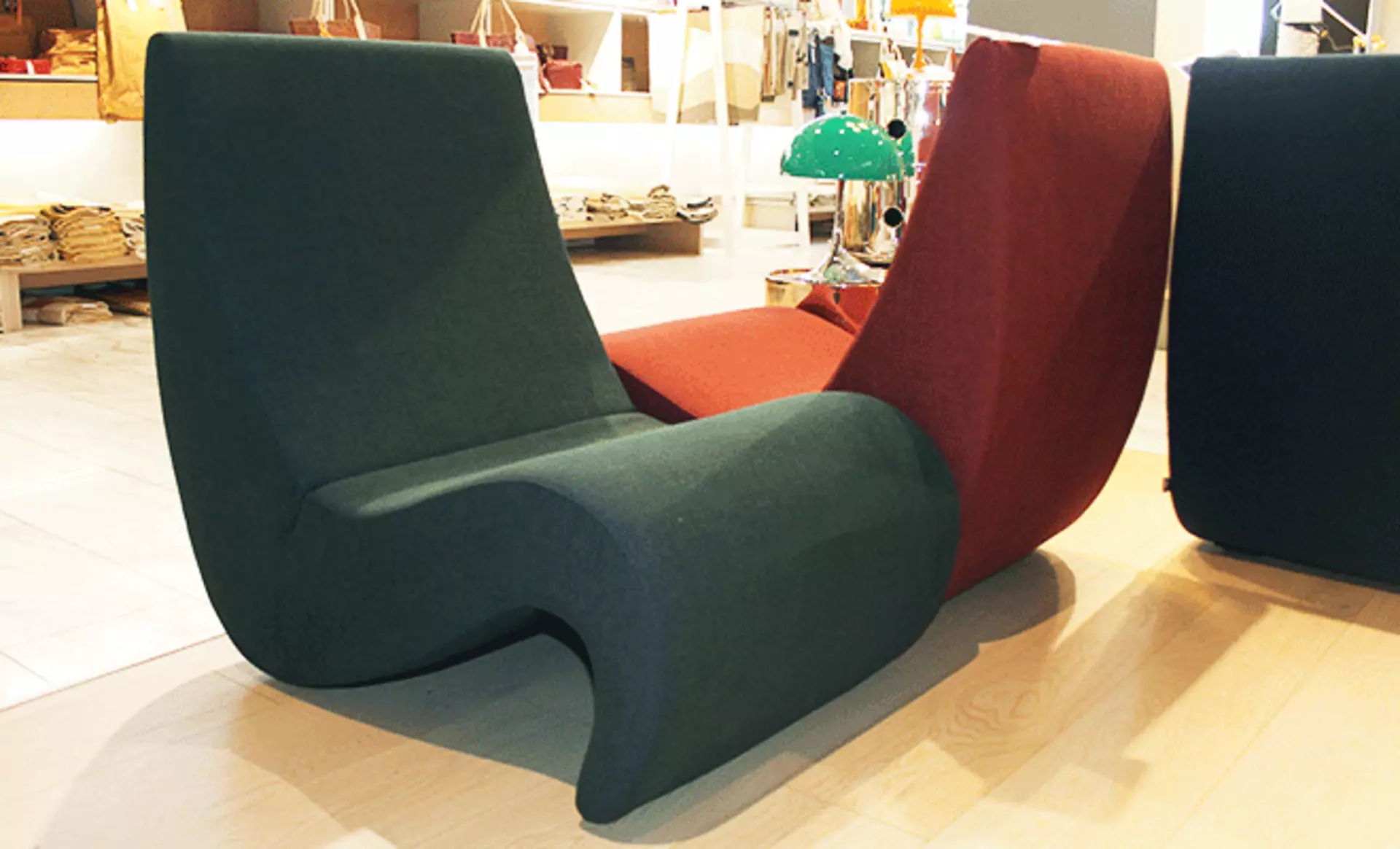 Der Vitra Sessel Amoebe von Verner Panton in der Sonderausstellung bei interni