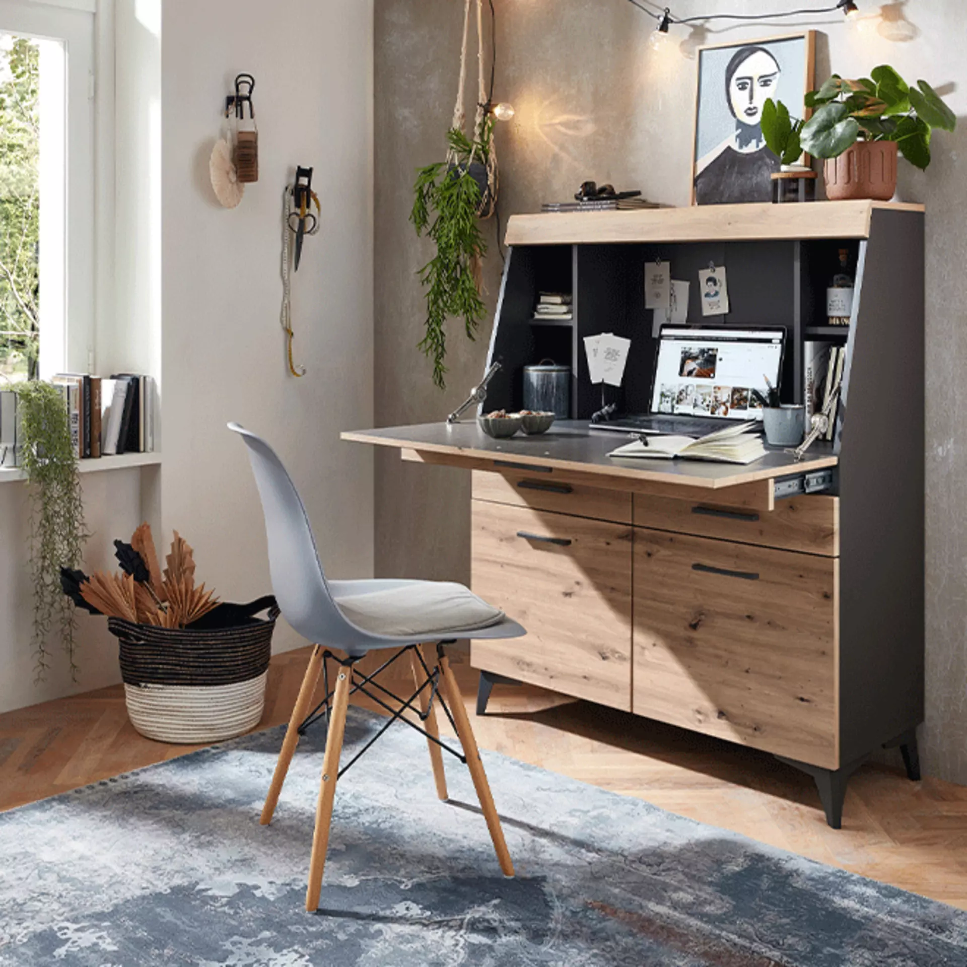 Ein Sekretär ist ideal für das Home-Office in kleineren Wohnräumen