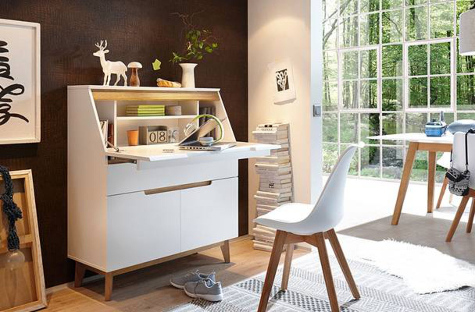 Die trendige Bürokombination im Stil des Microlivings passt in jede Wohnung und jedes WG Zimmer. Geradlinig, clean und zeitlos zeichnet die Möbel dieser Stilrichtung aus
