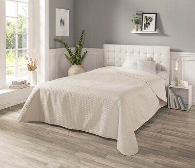 4. Bild von Tagesdecke Ibena beige