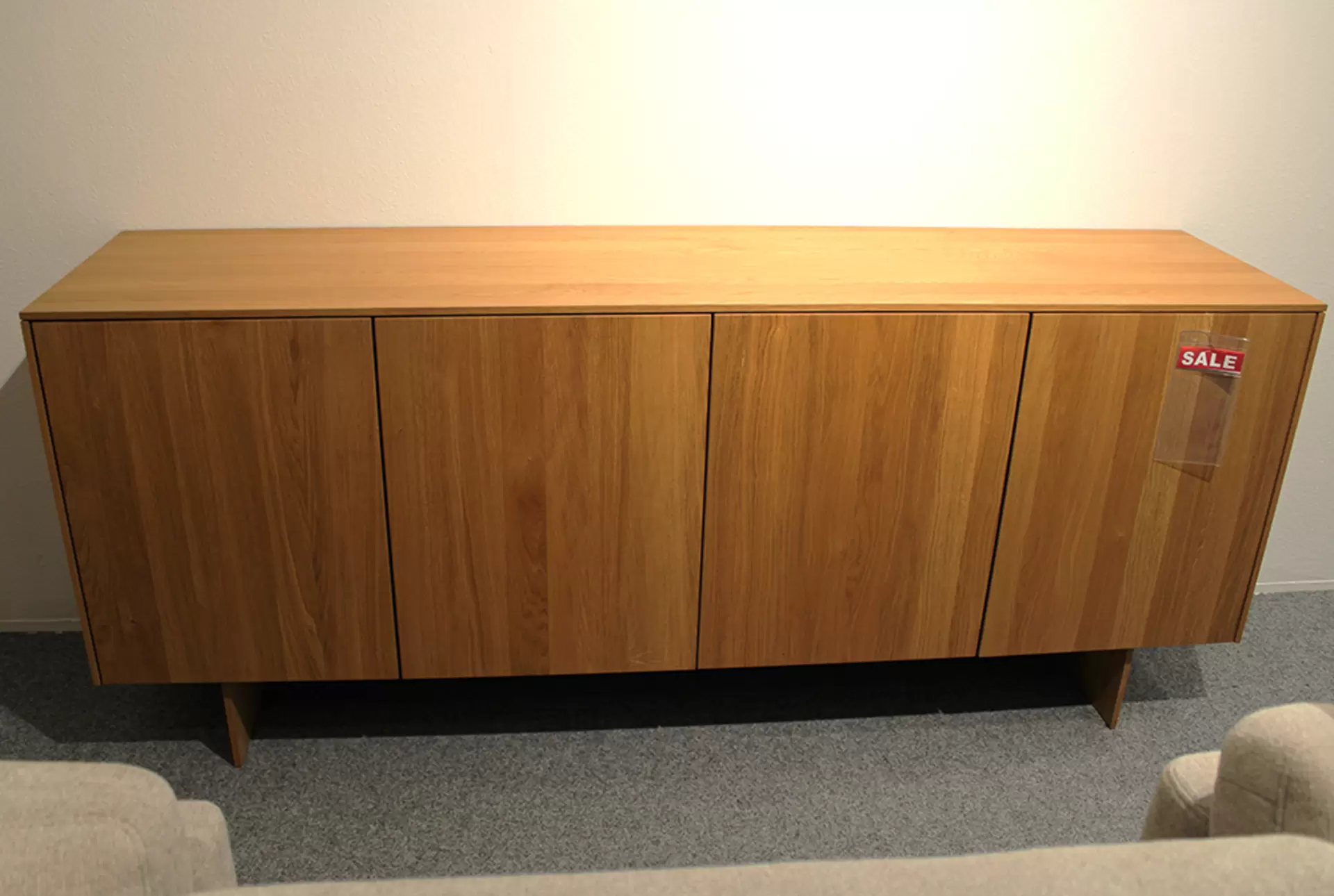 Die Anrichte FILIGNO aus massivem Holz von Team7