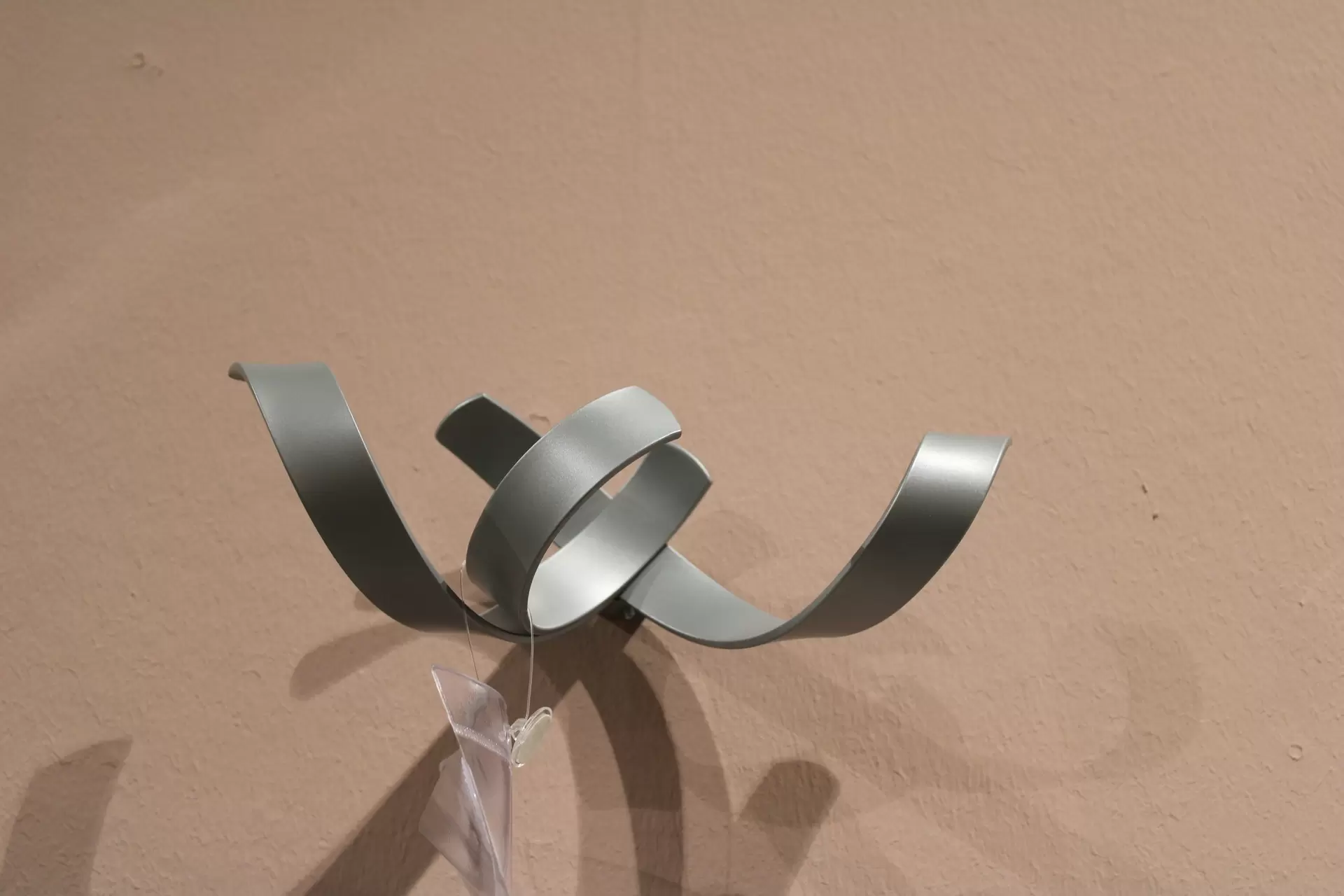 Skulpturhaken Metallisch