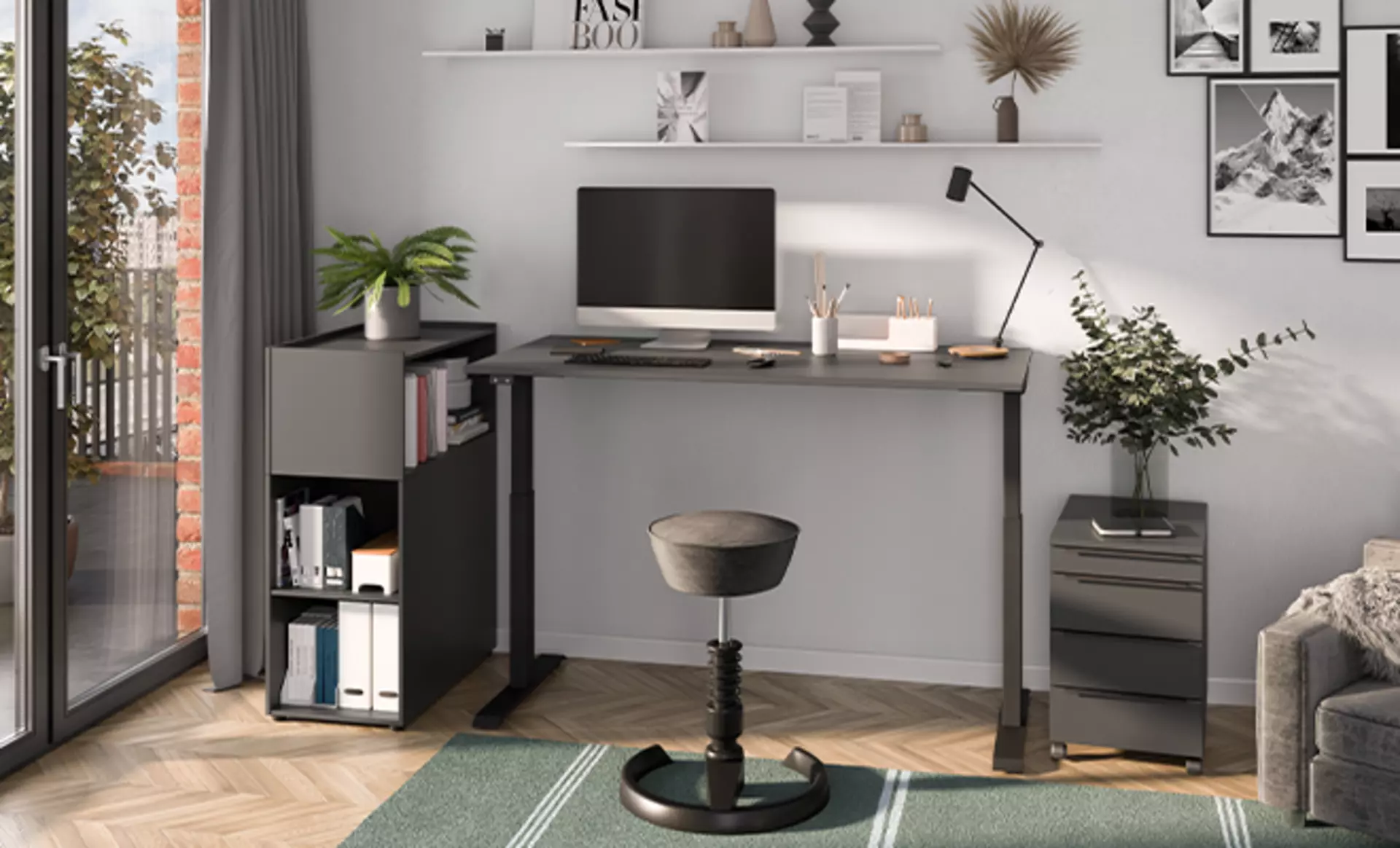 Arbeitsecke mit höhenverstellbarem Schreibtisch und Kommmode, sowie Rollcontainer in modernem Anthrazit lackiert