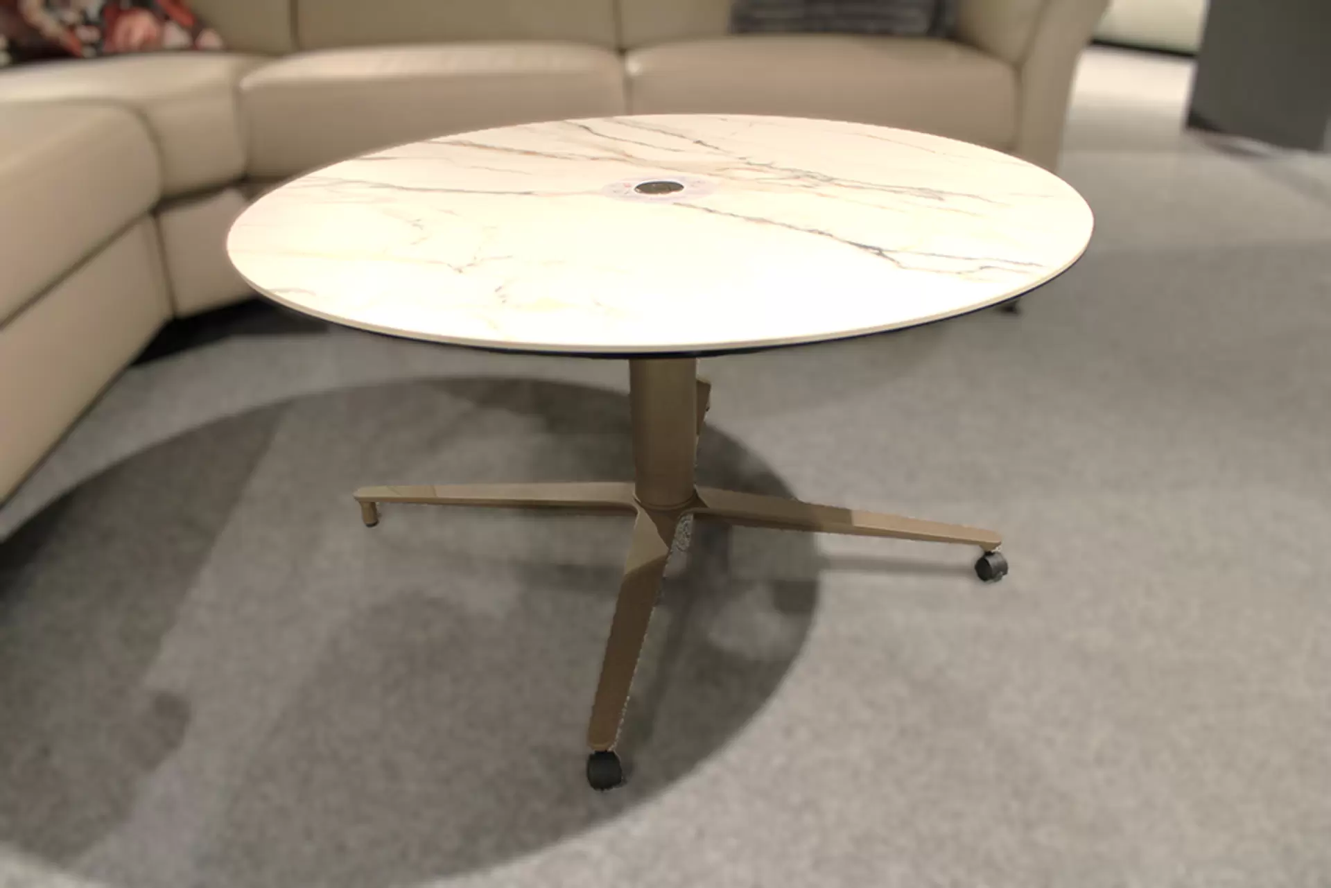 Der Couchtisch HAAG von Kalo B V mit keramikplatte