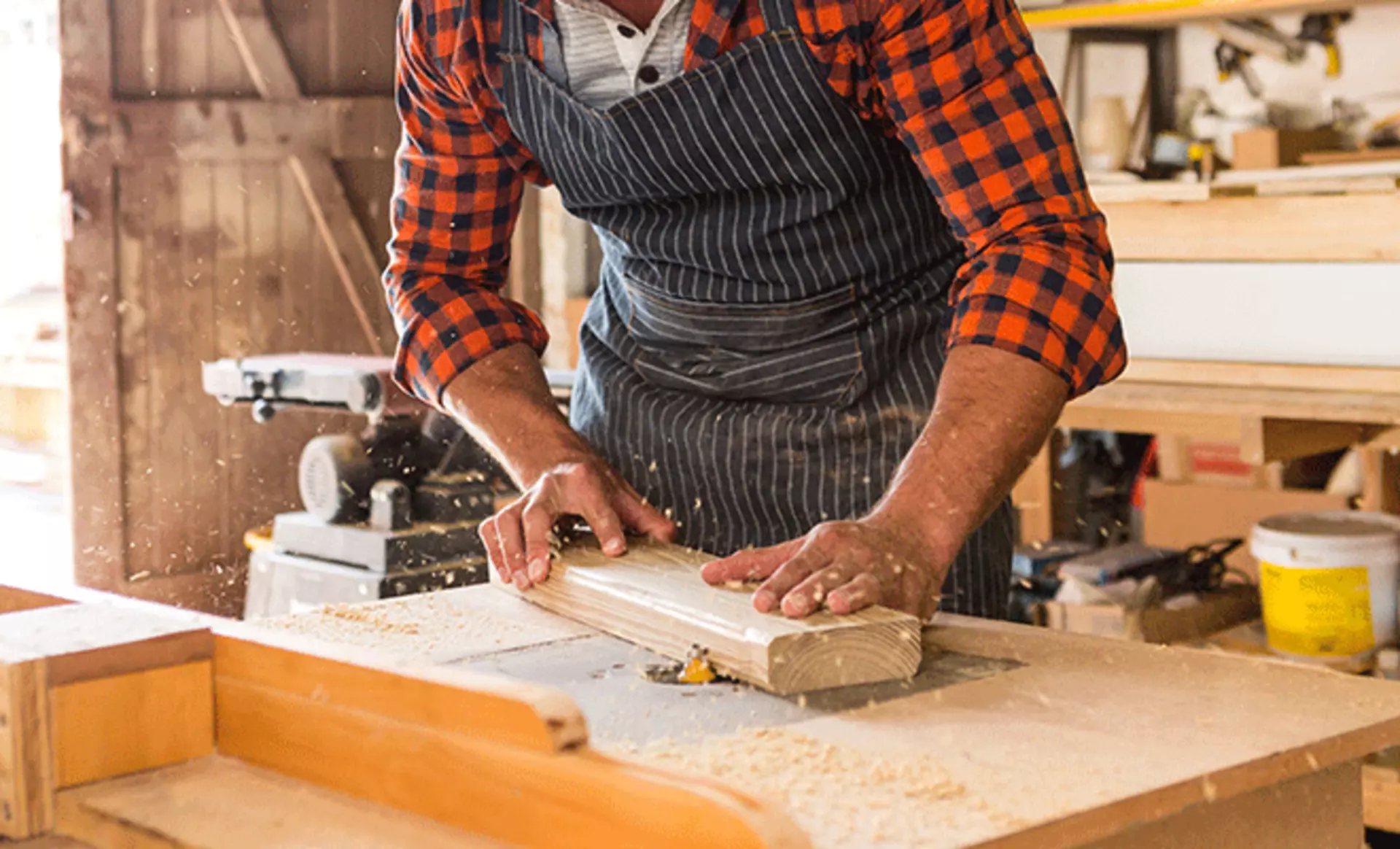 Arbeiten in der Schreinerei