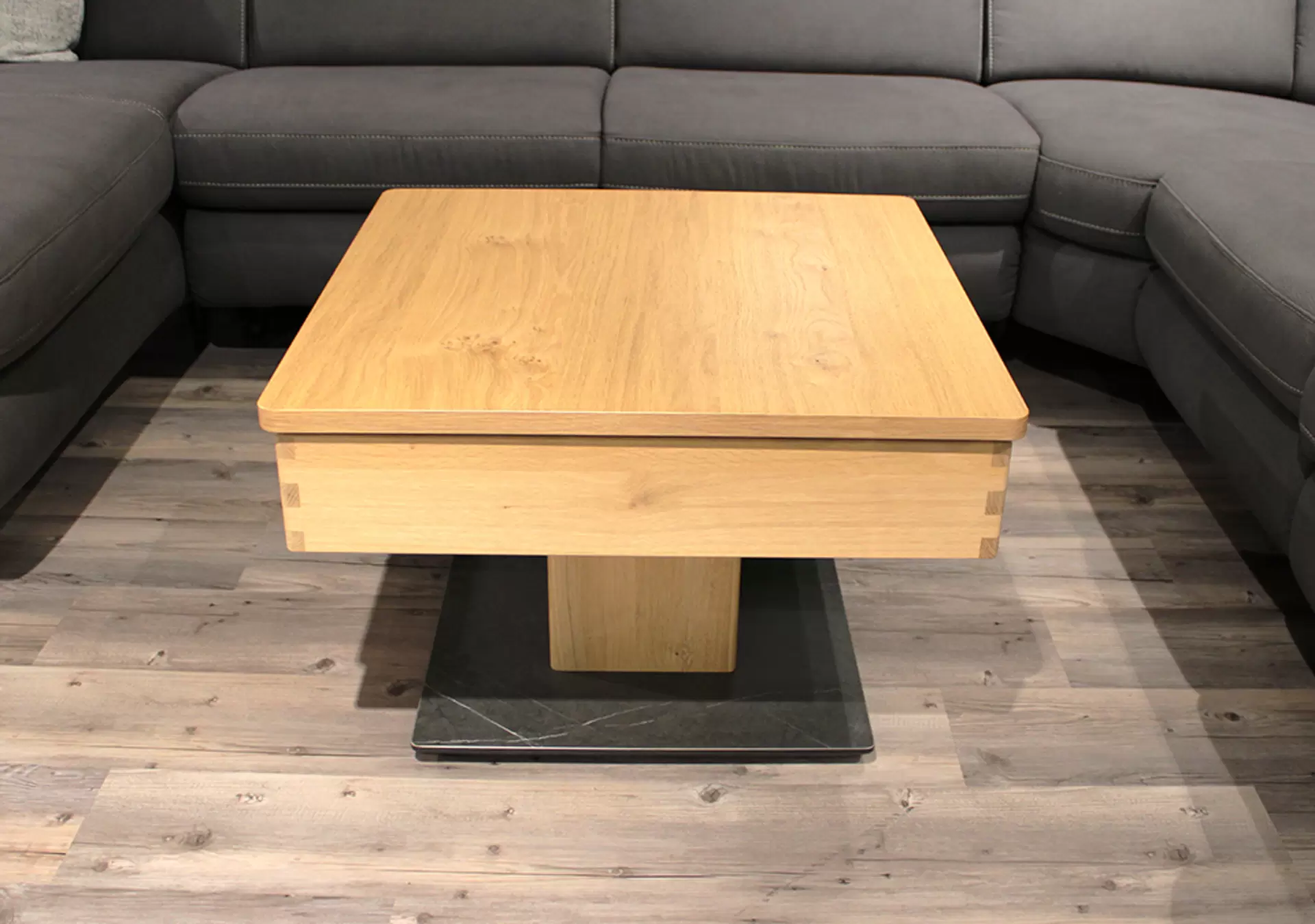 Der Couchtisch 1848 von vierhaus aus wildeiche