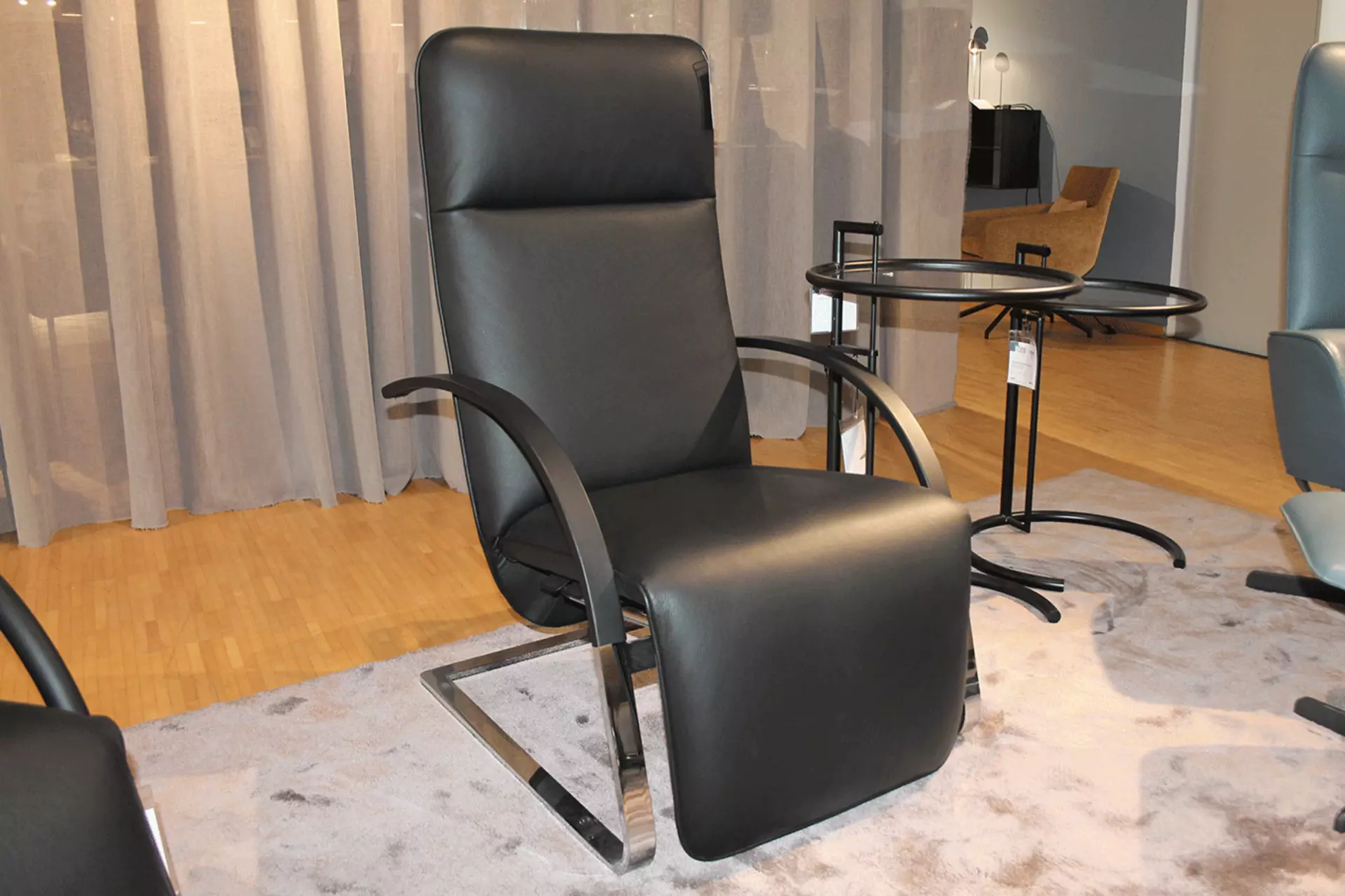 Der Fino Relaxsessel mit Flachstahl-Gestell