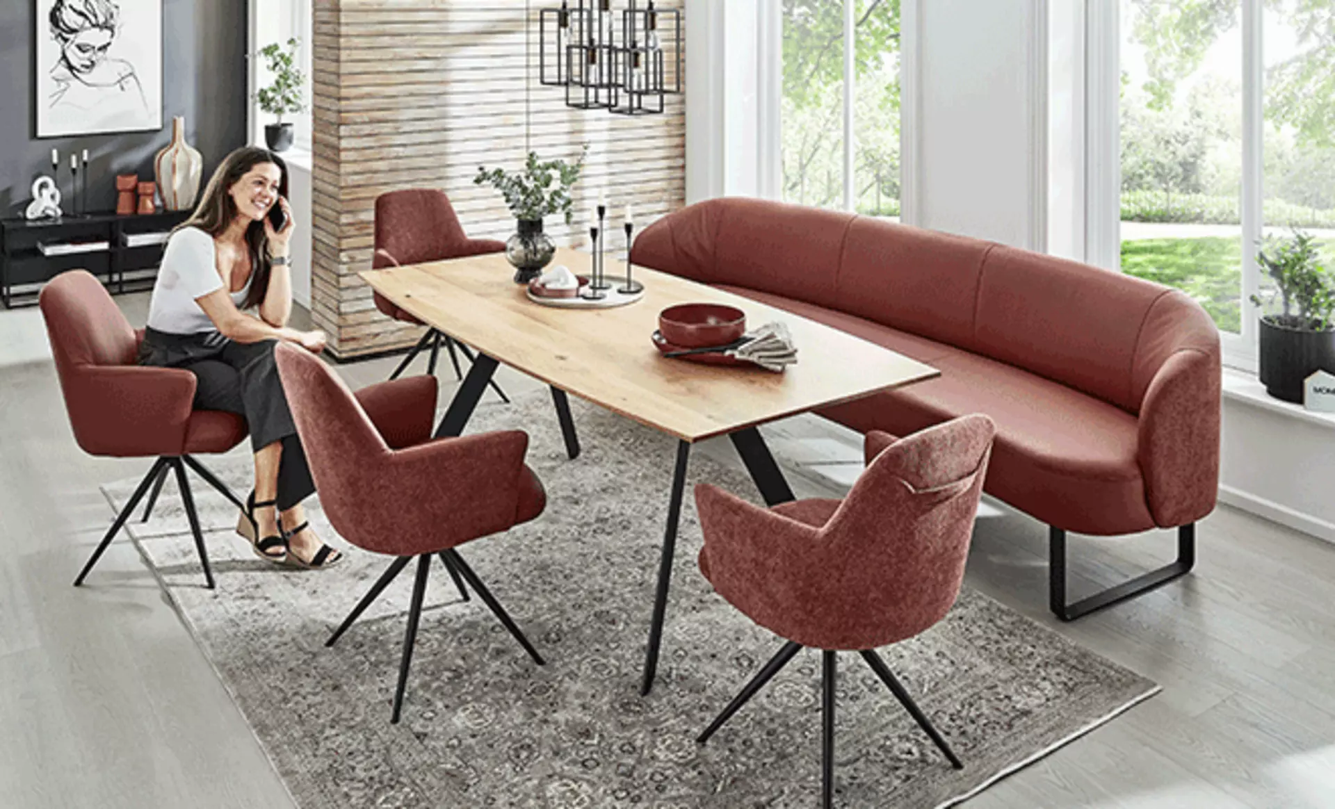 Bild von einem Esszimmer in der Farbe Rost 