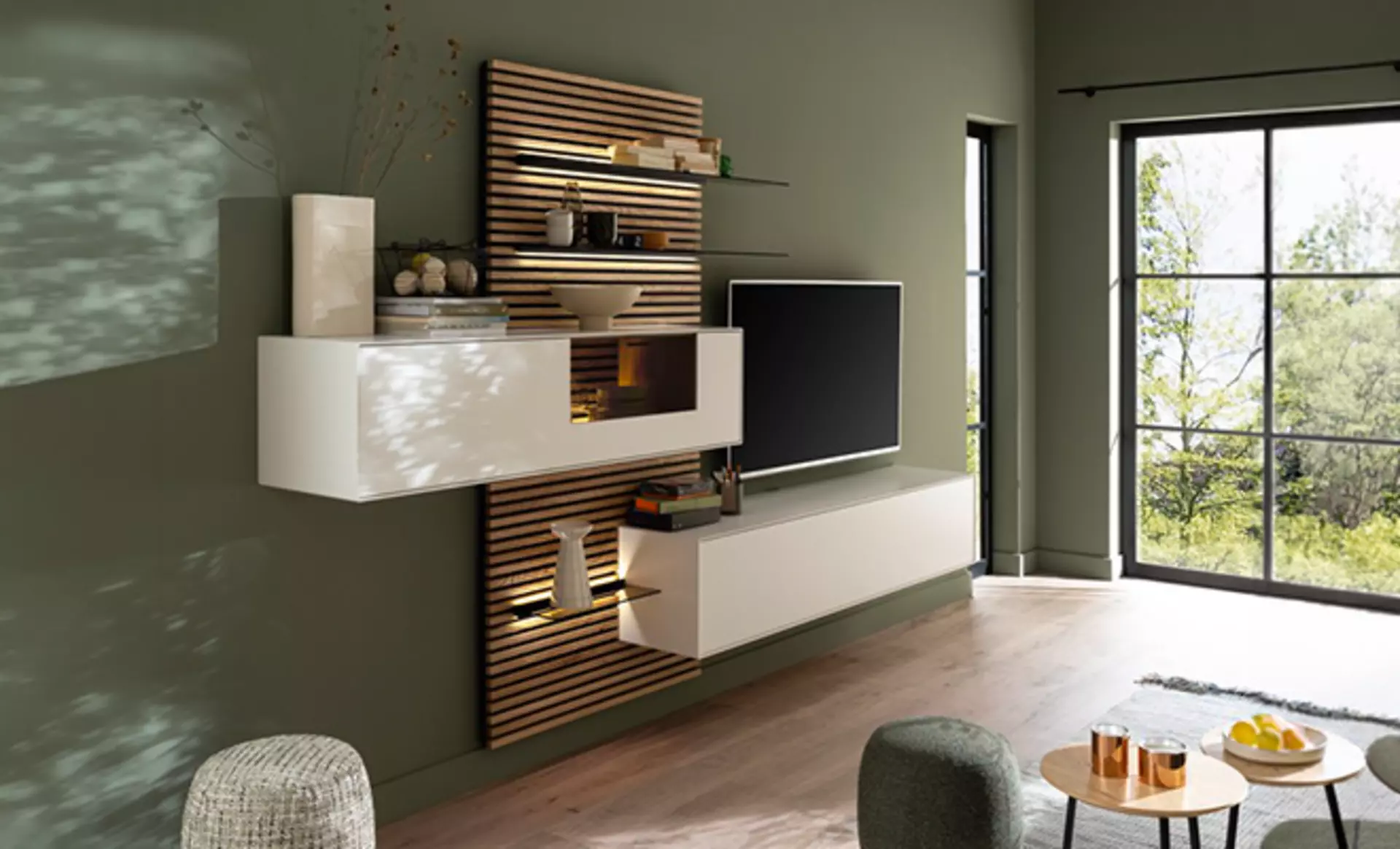 Eine Schöner Wohnen Wohnwand mit Holz und weißem Lack