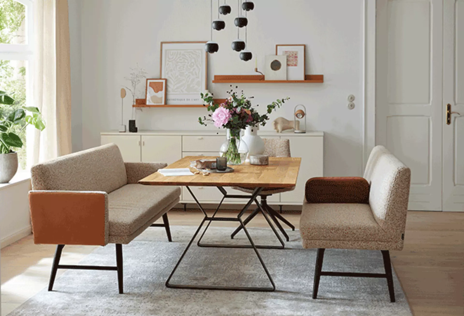 Kleines Esszimmer mit kompakter Hängeleuchte