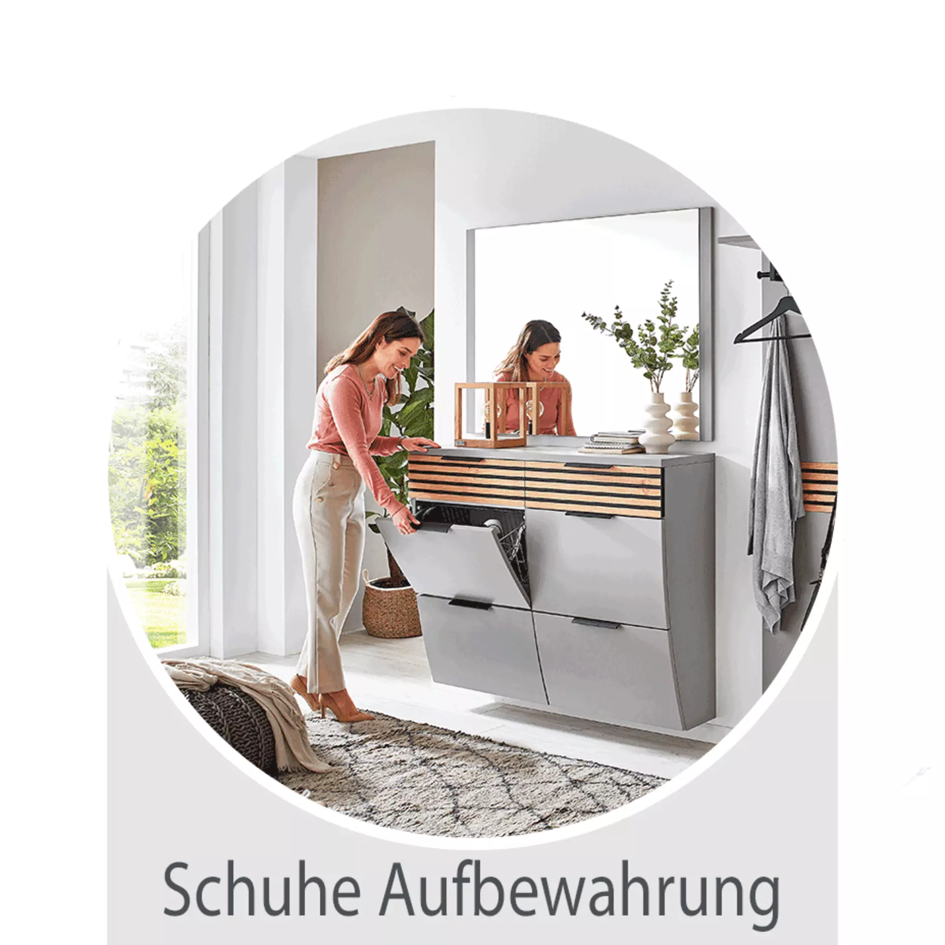 Bild eines offenen Kippschuhschrankes