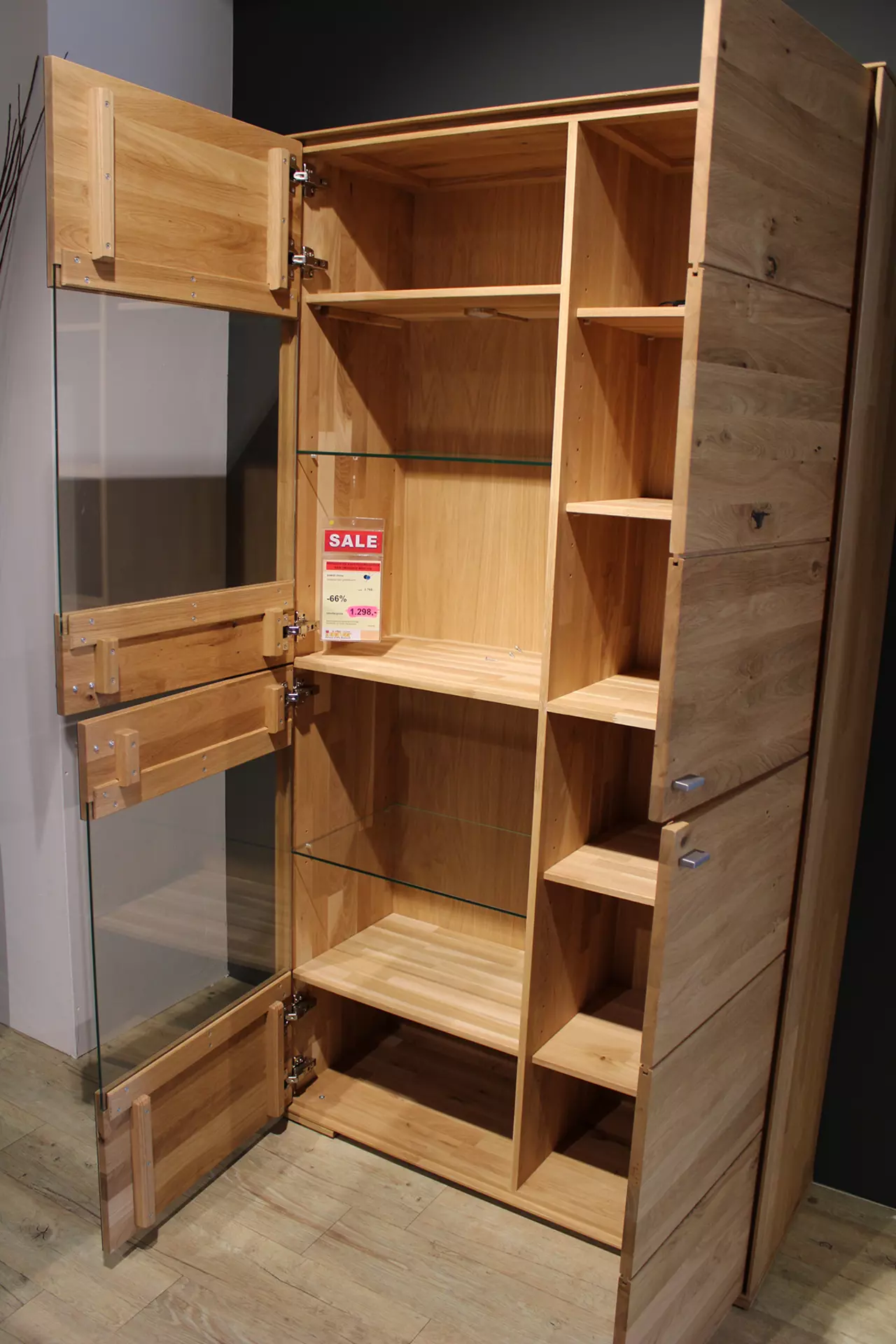 Vitrine 4-Holztüren inkl. LED Beleuchtung offen