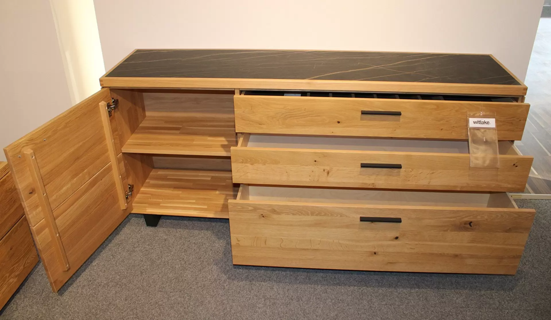 Sideboard TIRANO geöffnet