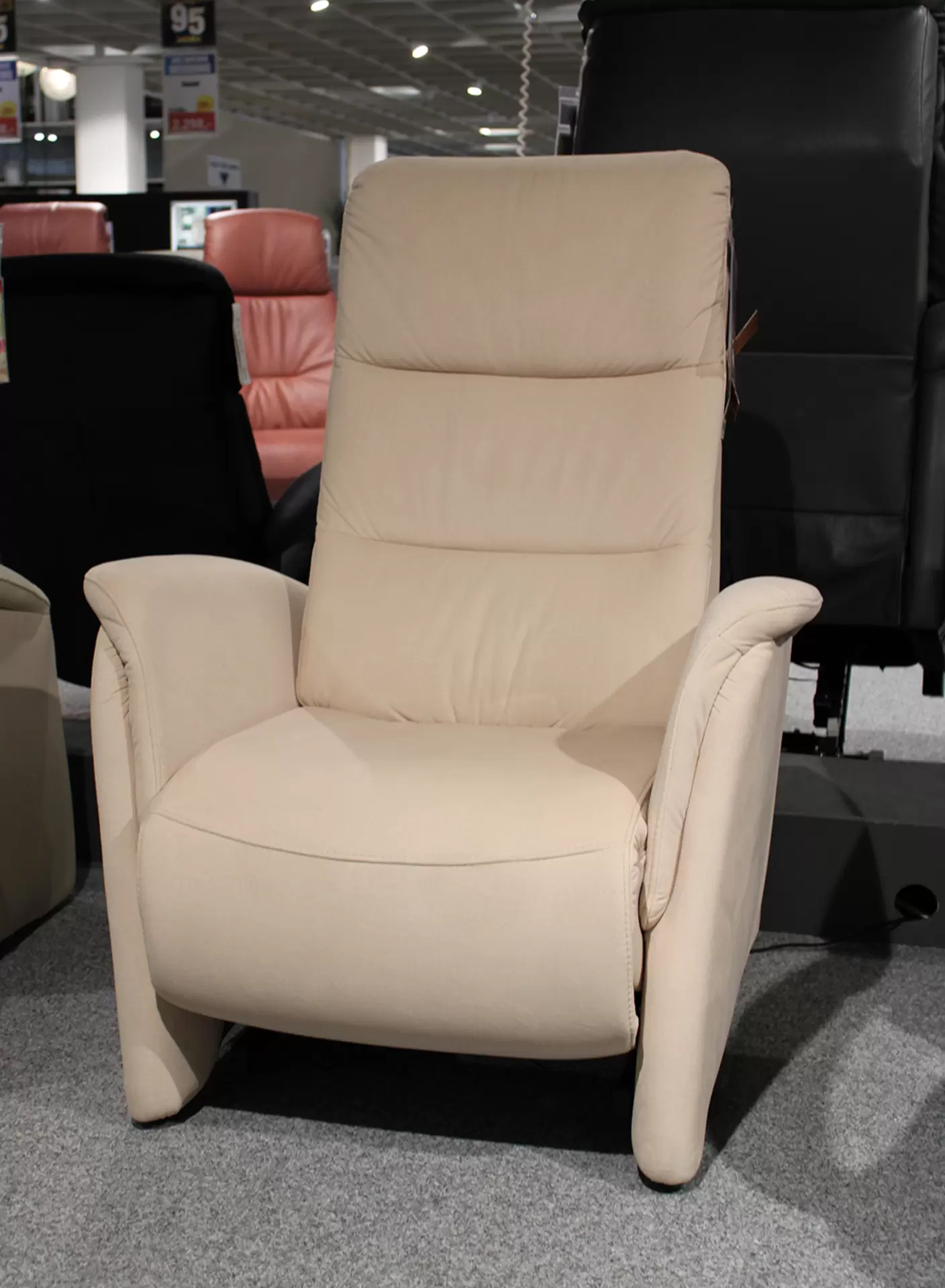 der Relaxsessel MONDO CASIO von Hukla in Leder Beige Bezug