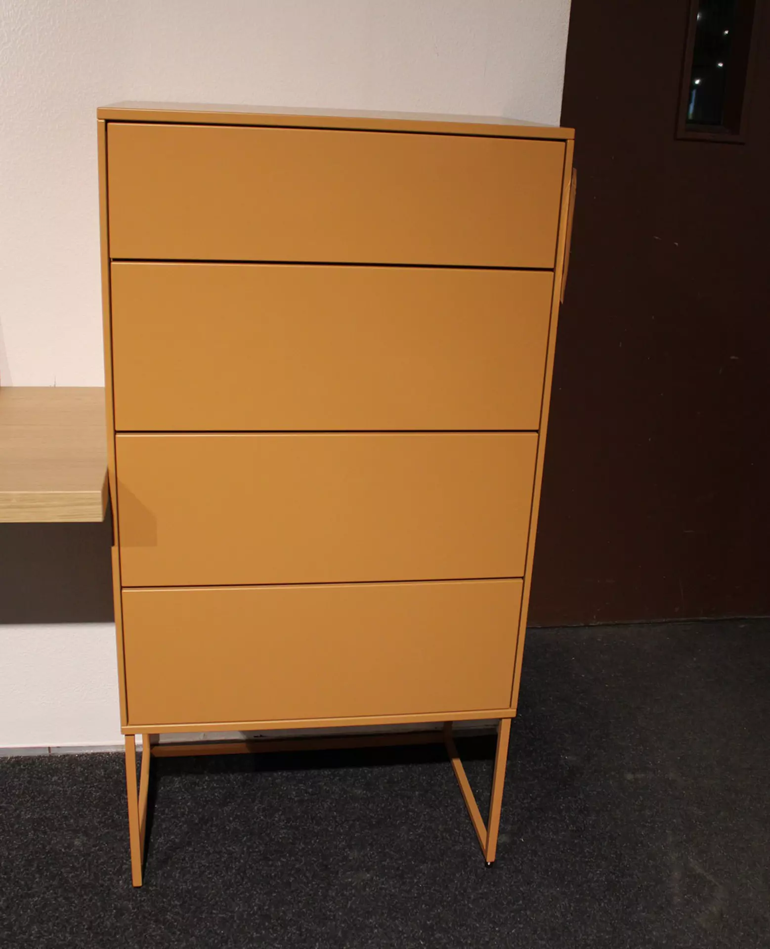 Ausstellungsstück Schubkastenkommode Kara Frame von RMW in Lack matt hellorange