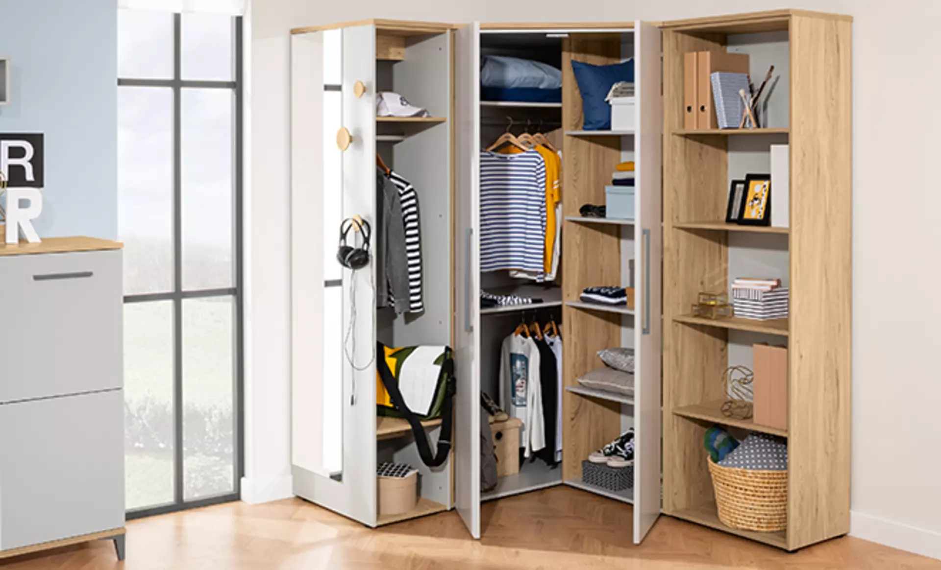 Kinder-Eckschrank mit offenen Türen