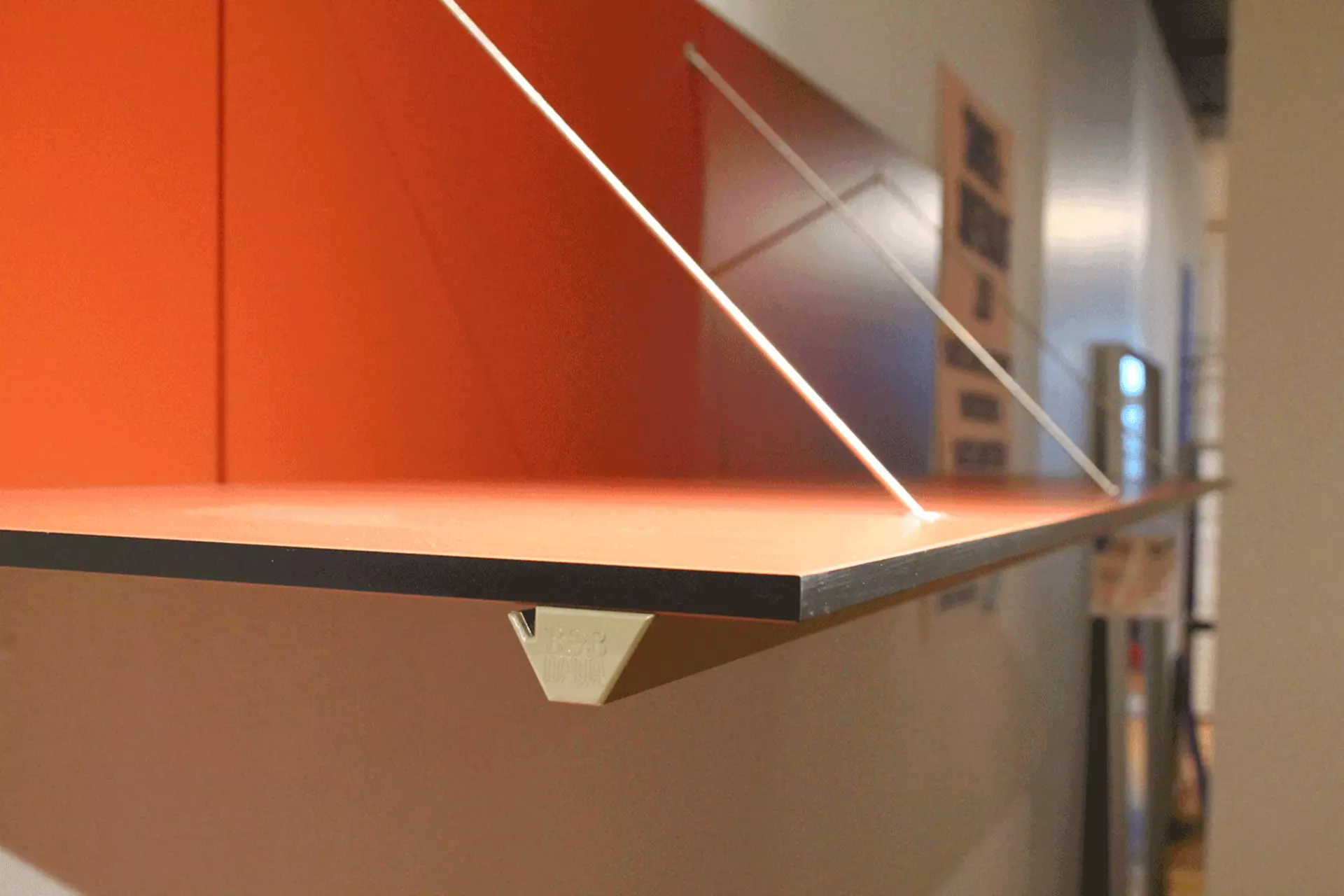 Das PAB Hängeregal von der Seite