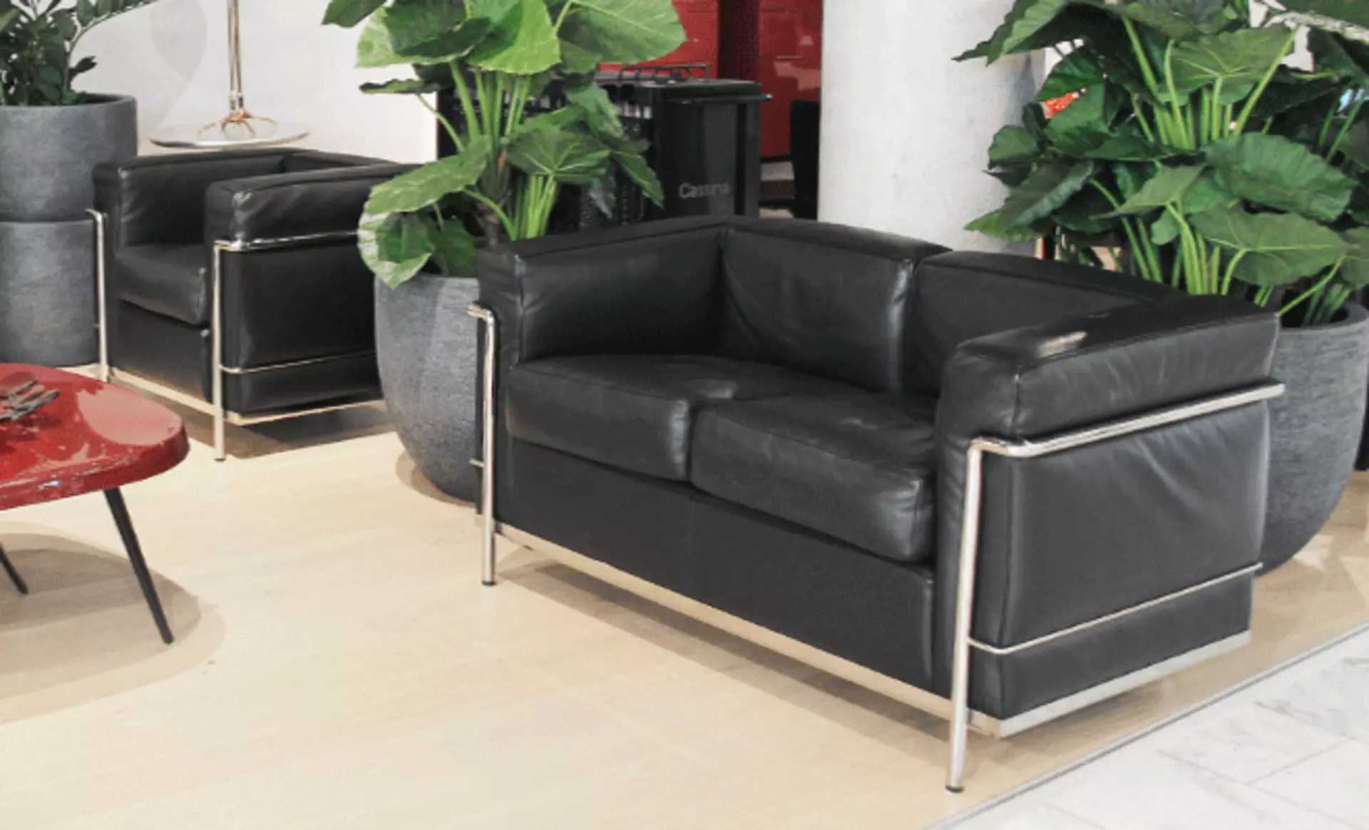 Der Cassina Designer Sessel und das Sofa LC2 bei interni by inhofer