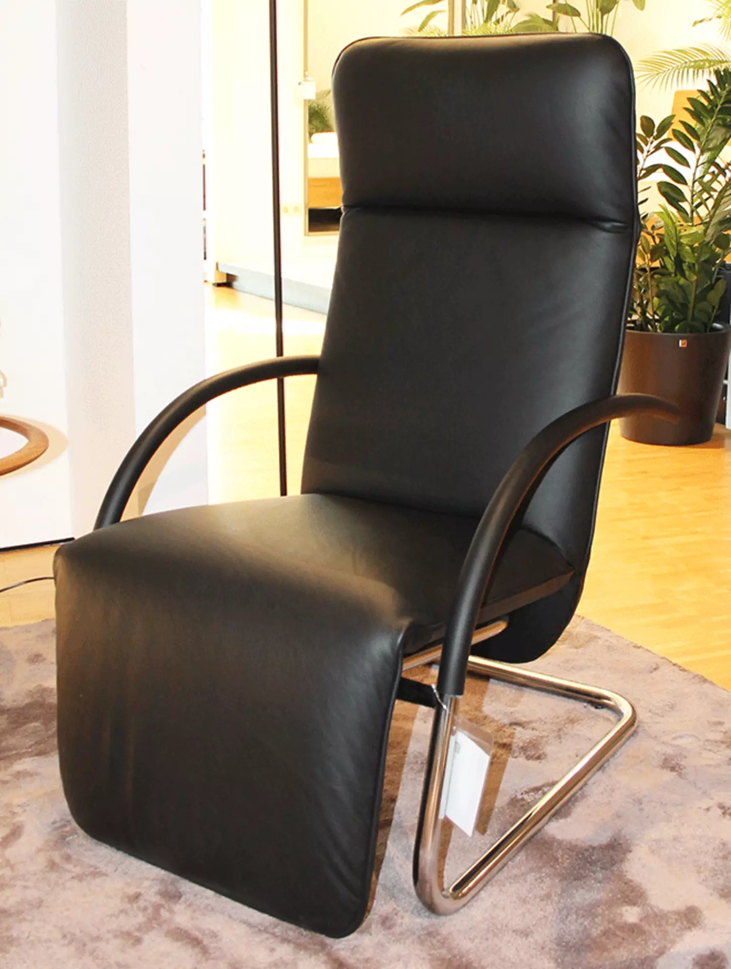 Der Fino Relaxsessel mit Rundrohr von vorne