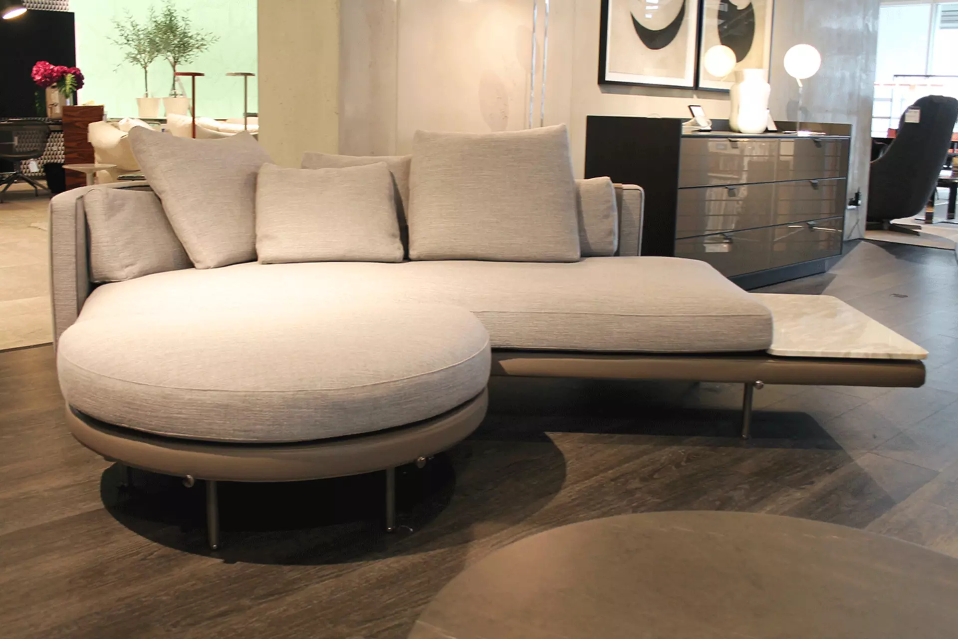 TORII Sofa + Hocker Minotti 