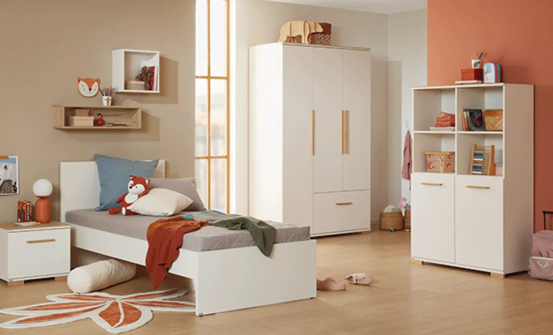 Schlichte Schlafzimmer-Möbel passen in Kinder- und Jugendzimmer