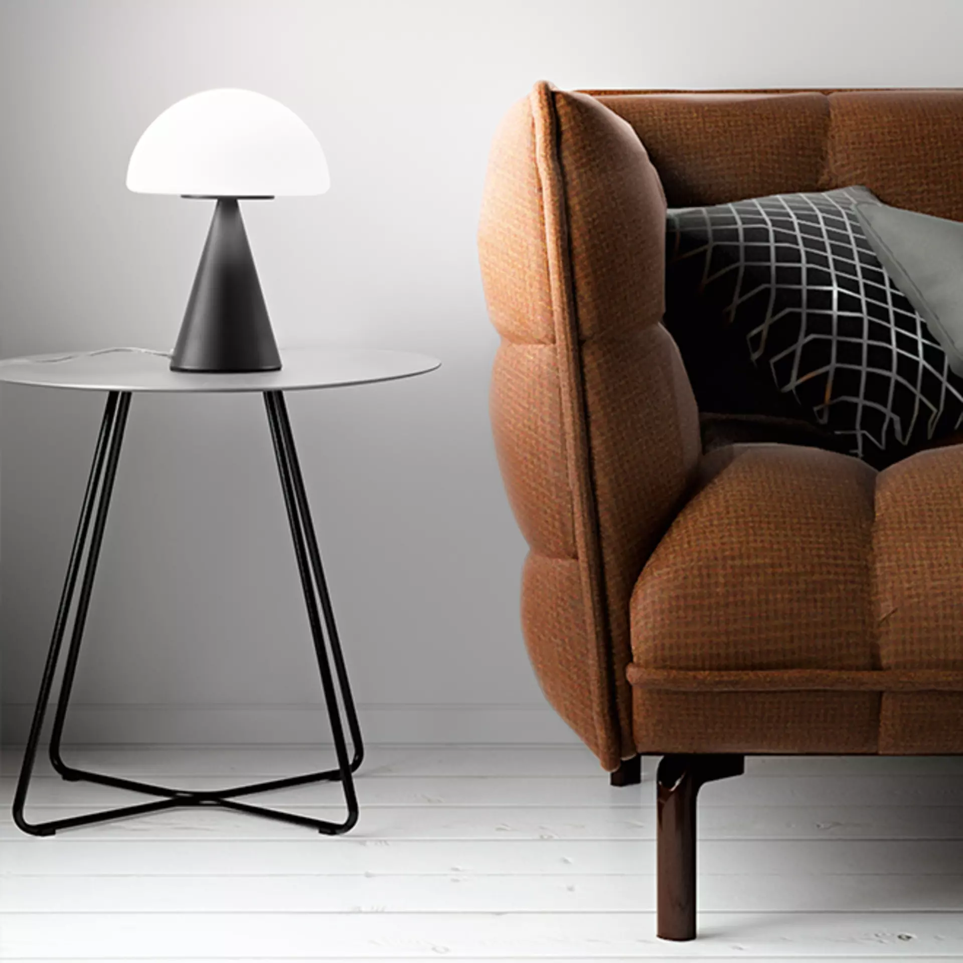 moderne schwarz weiße Tischleuchte strahlt ein zeitloses Ledersofa an 