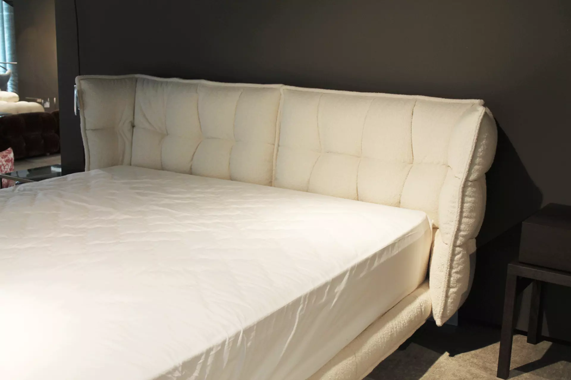 Husk Polsterbett von B&B Itaklai