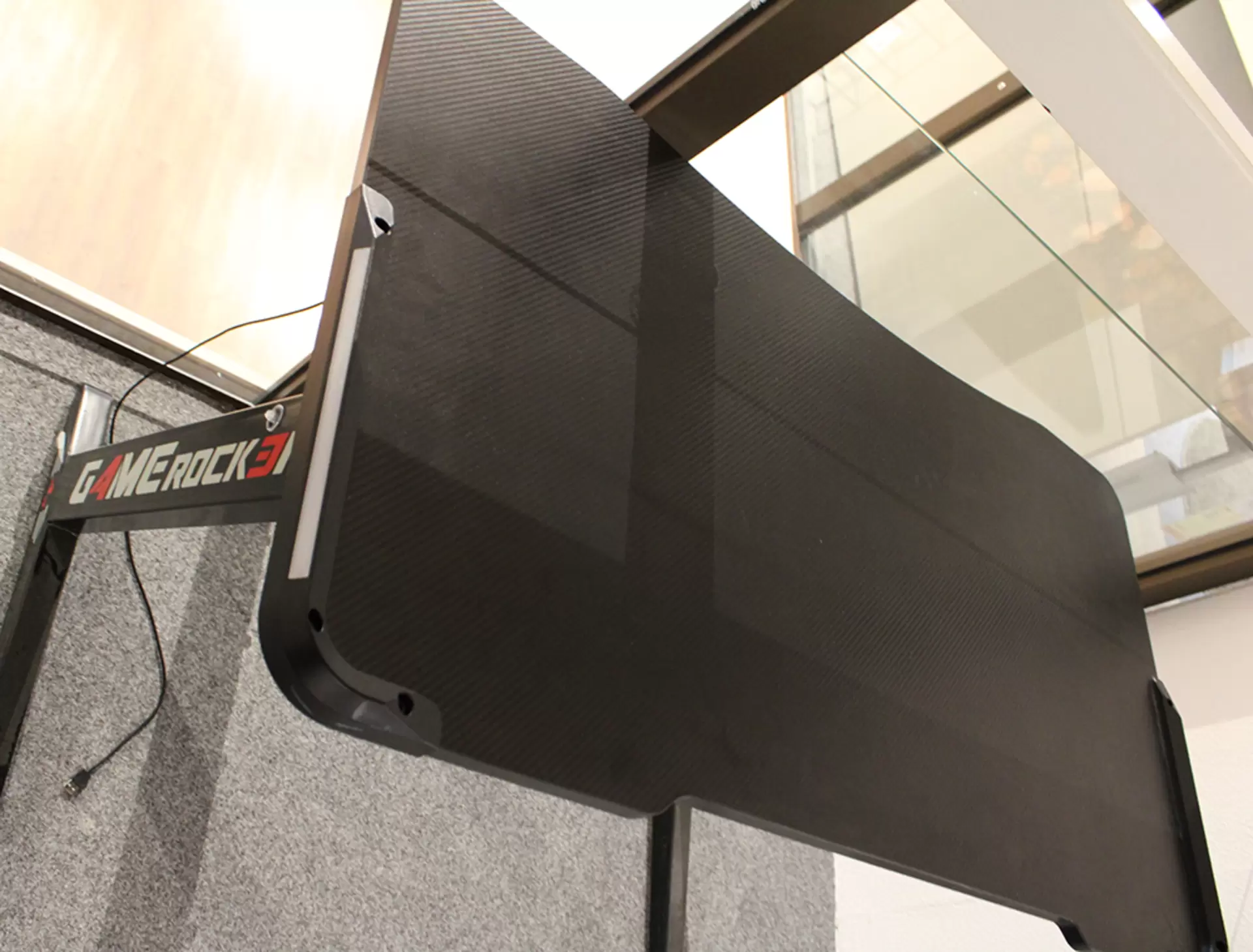 Der Gaming-Schreibtisch GAME-ROCKER von Duo Collection in schwarz