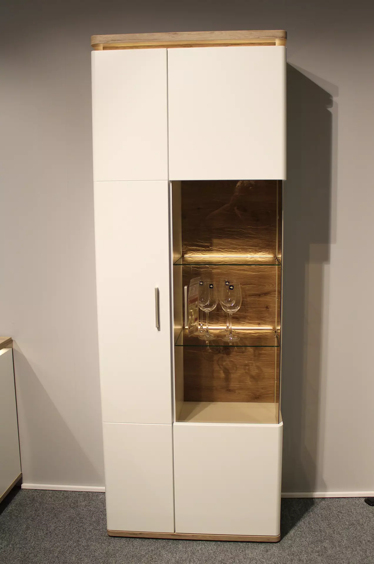Kombi-Vitrine PALERMO Soft white Melamin Nachbildung geschlossen