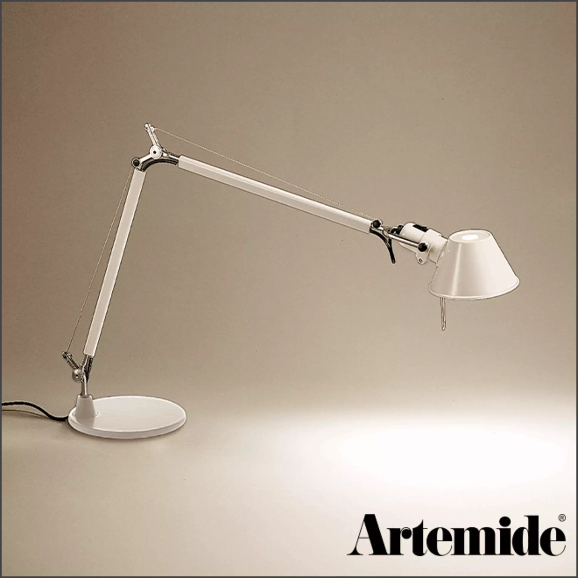 Die Tolomeo Leuchte von Artemide zum Sonderpreis bei Interni