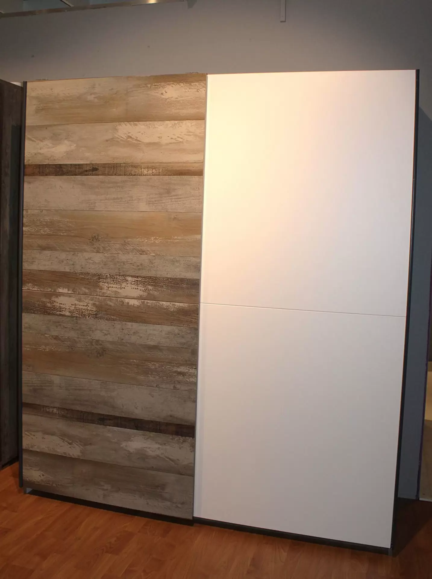 Schwebetürenschrank Driftwood und weiß