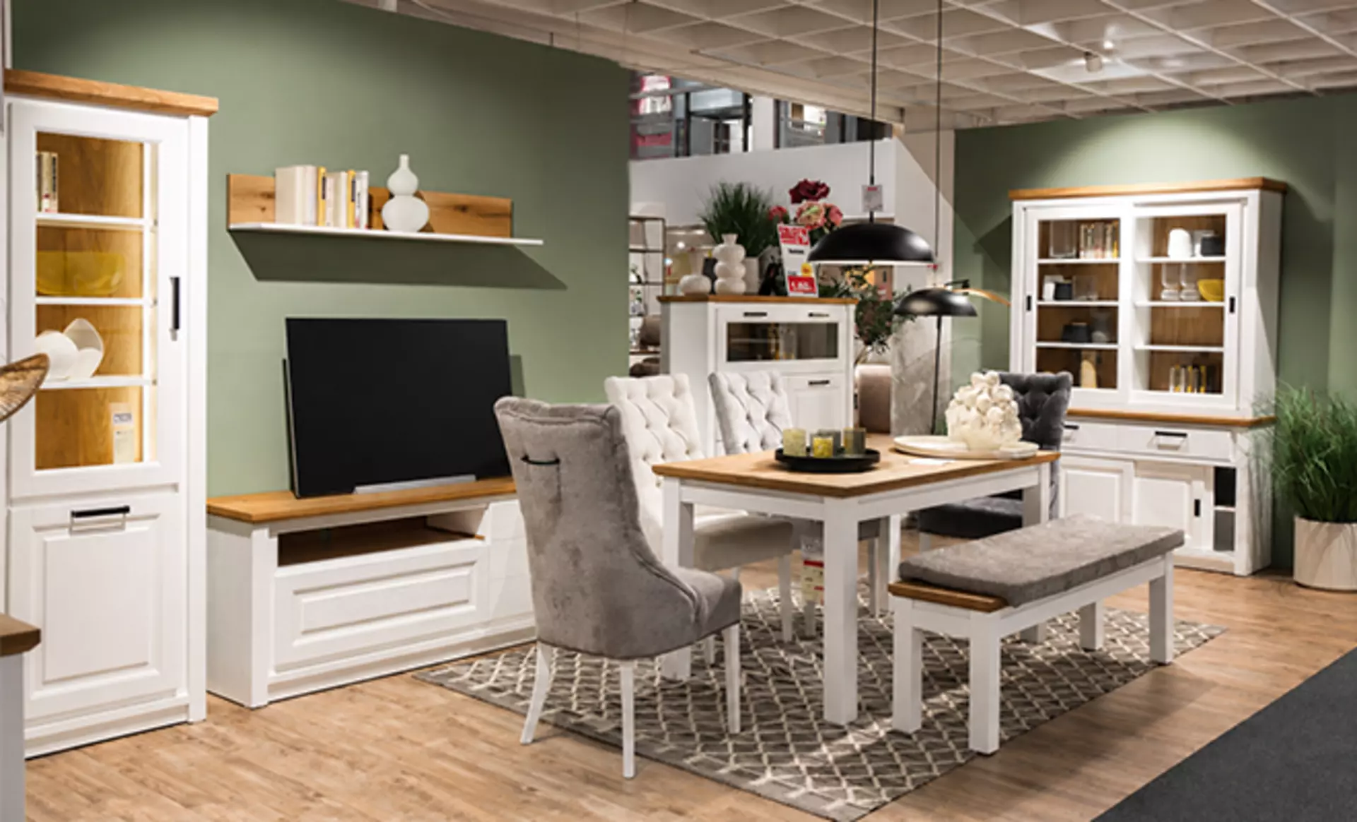 Esszimmer im Landhausstil in weiß
