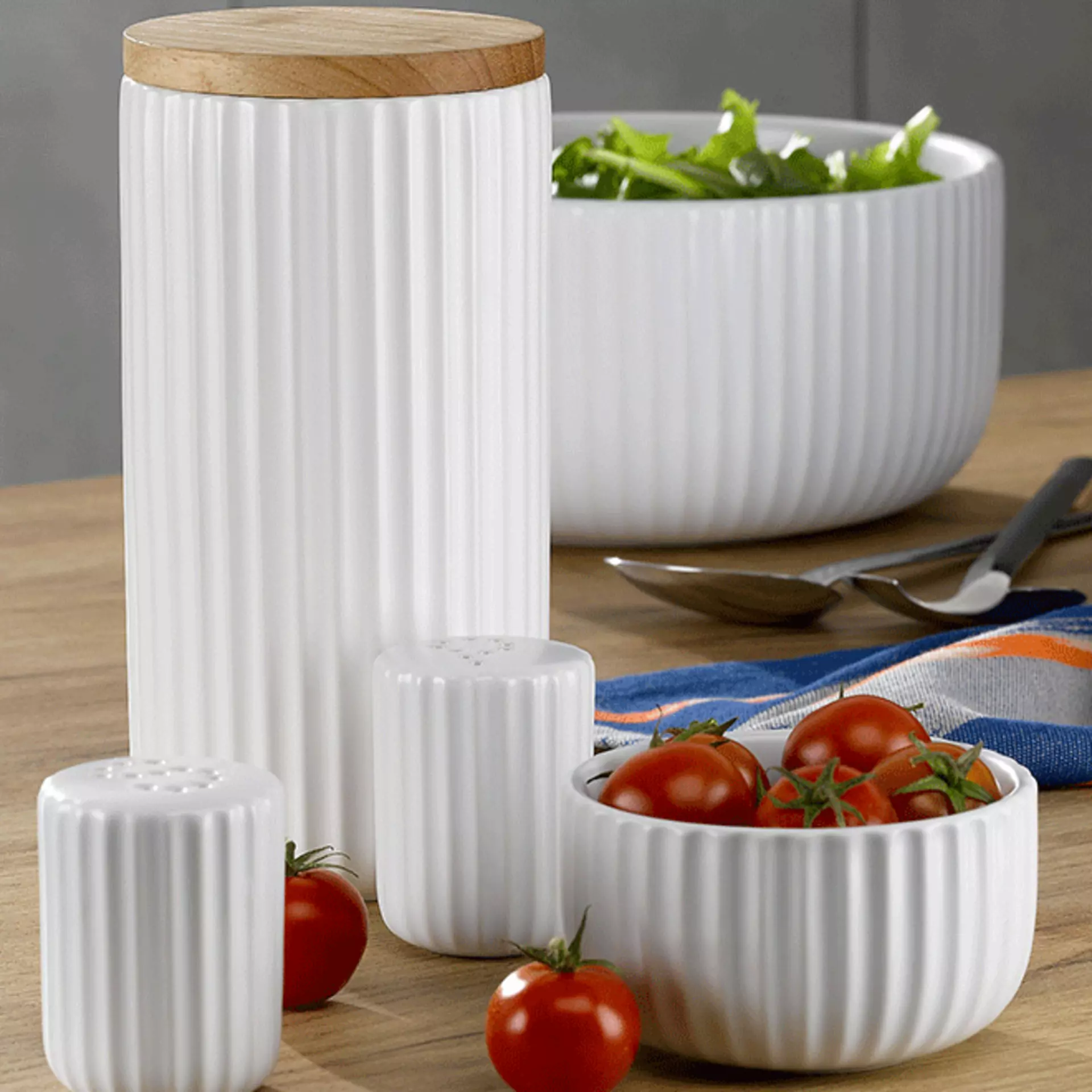 Küchenhelfer in weißer Optik