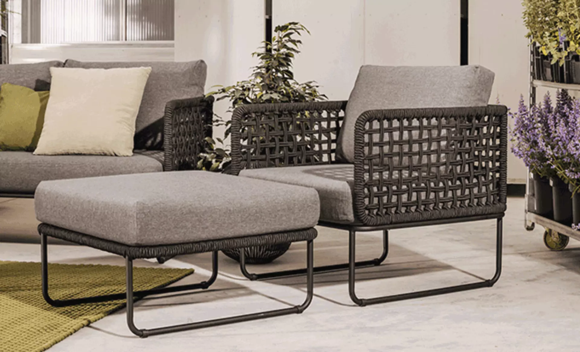 Loungesessel mit Hocke von Cosmic Collection