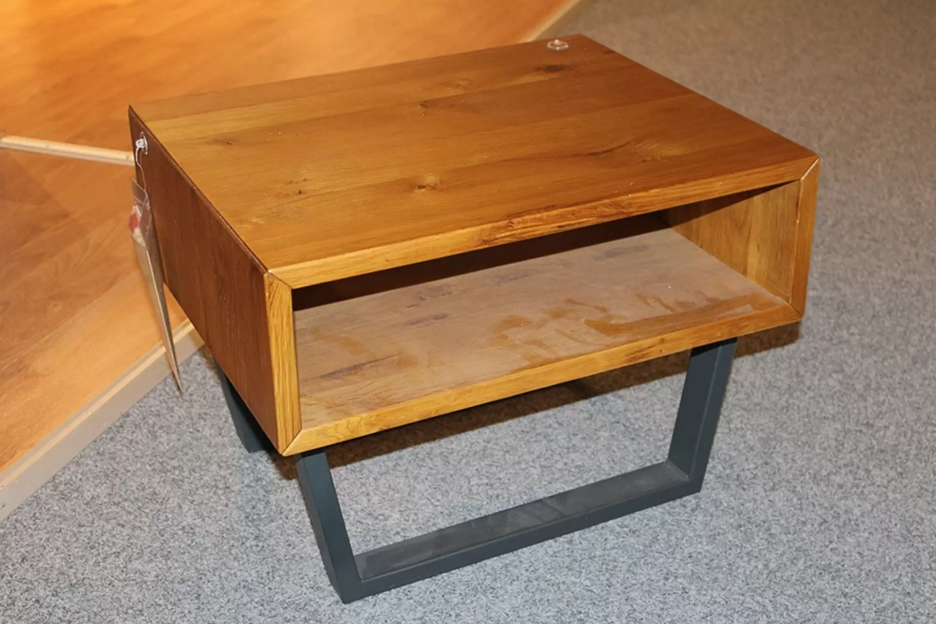 Nachttisch aus Holz
