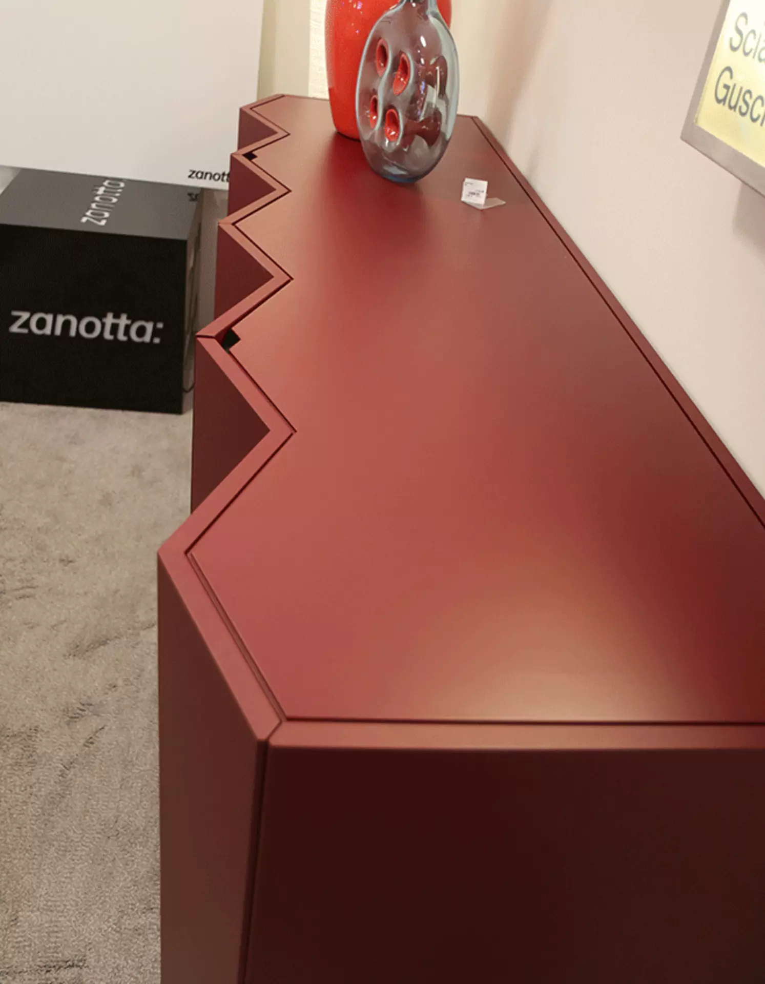 Z24 Sideboard in der Farbe Amaranth