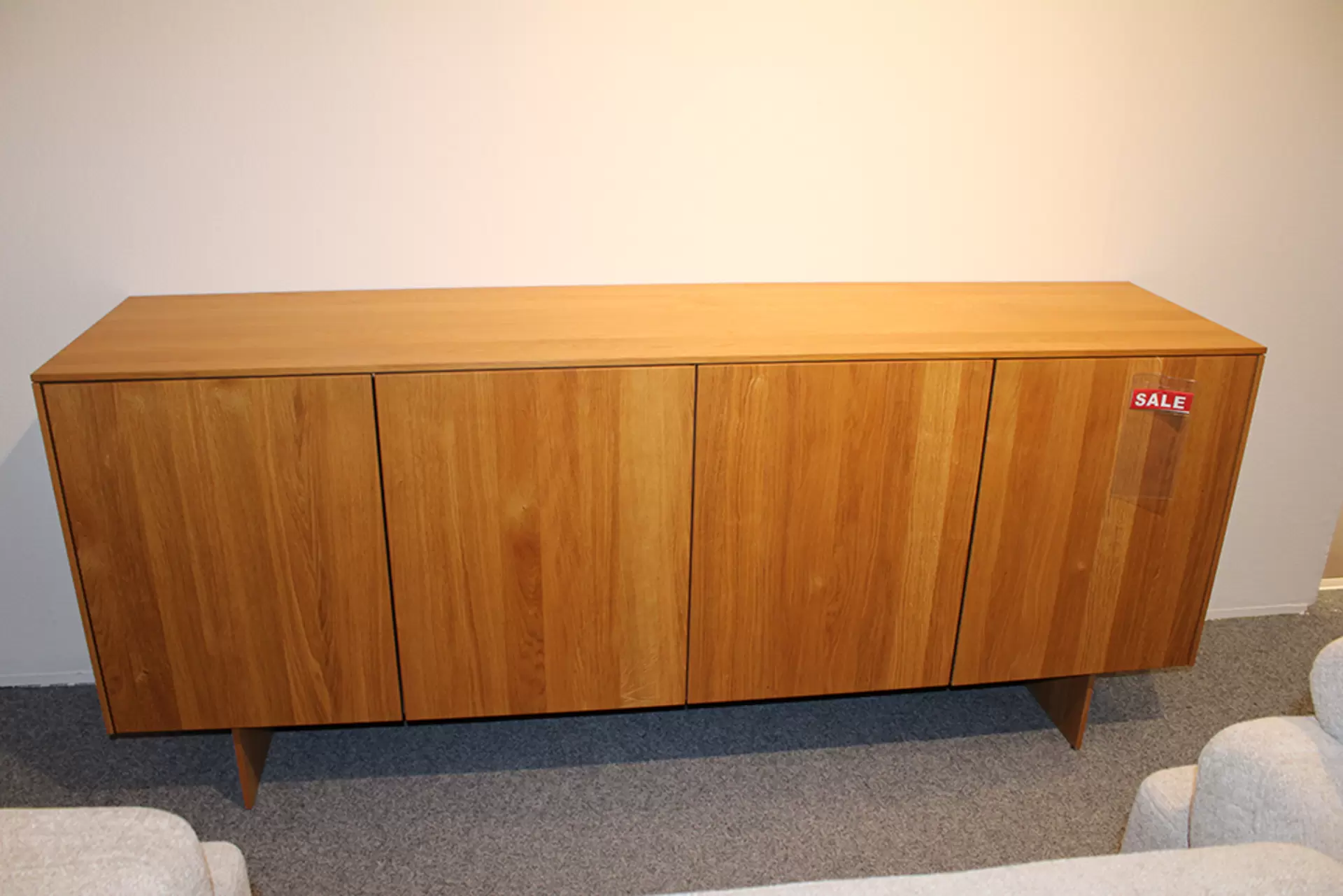 Die Anrichte FILIGNO aus massivem Holz von Team7