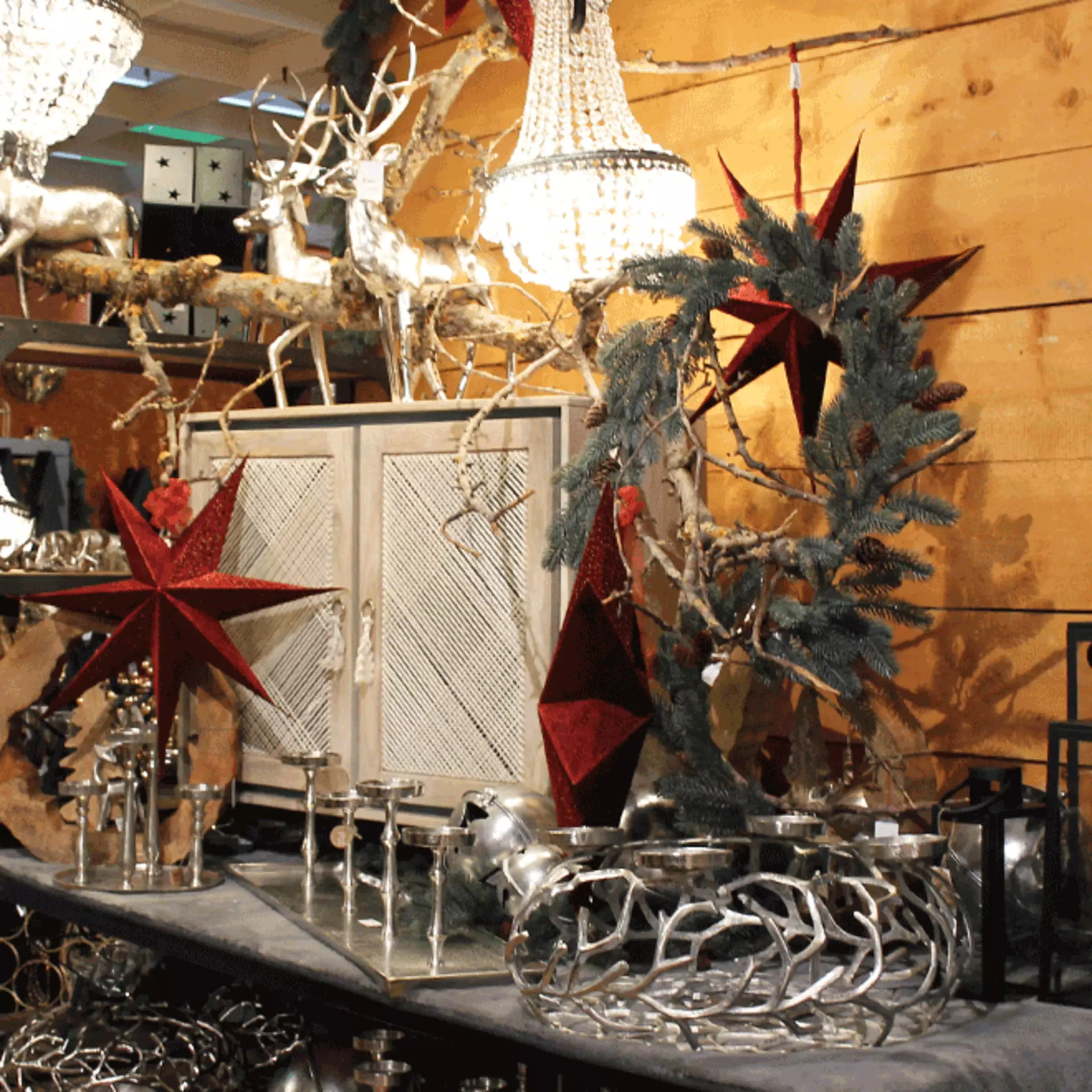 Weihnachten natürlich mit Rot und Silber