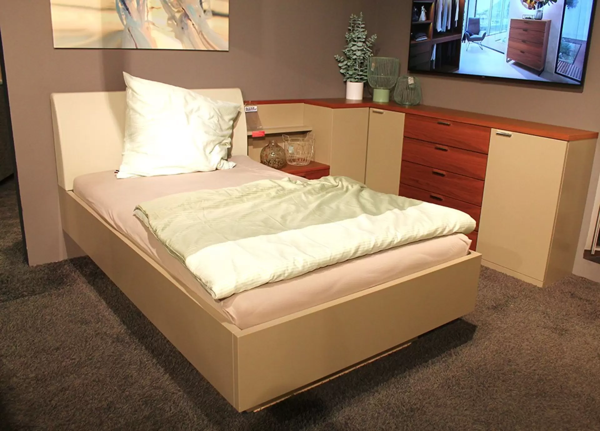 Bettanlage AVANCE-S aus Holz und in Beige