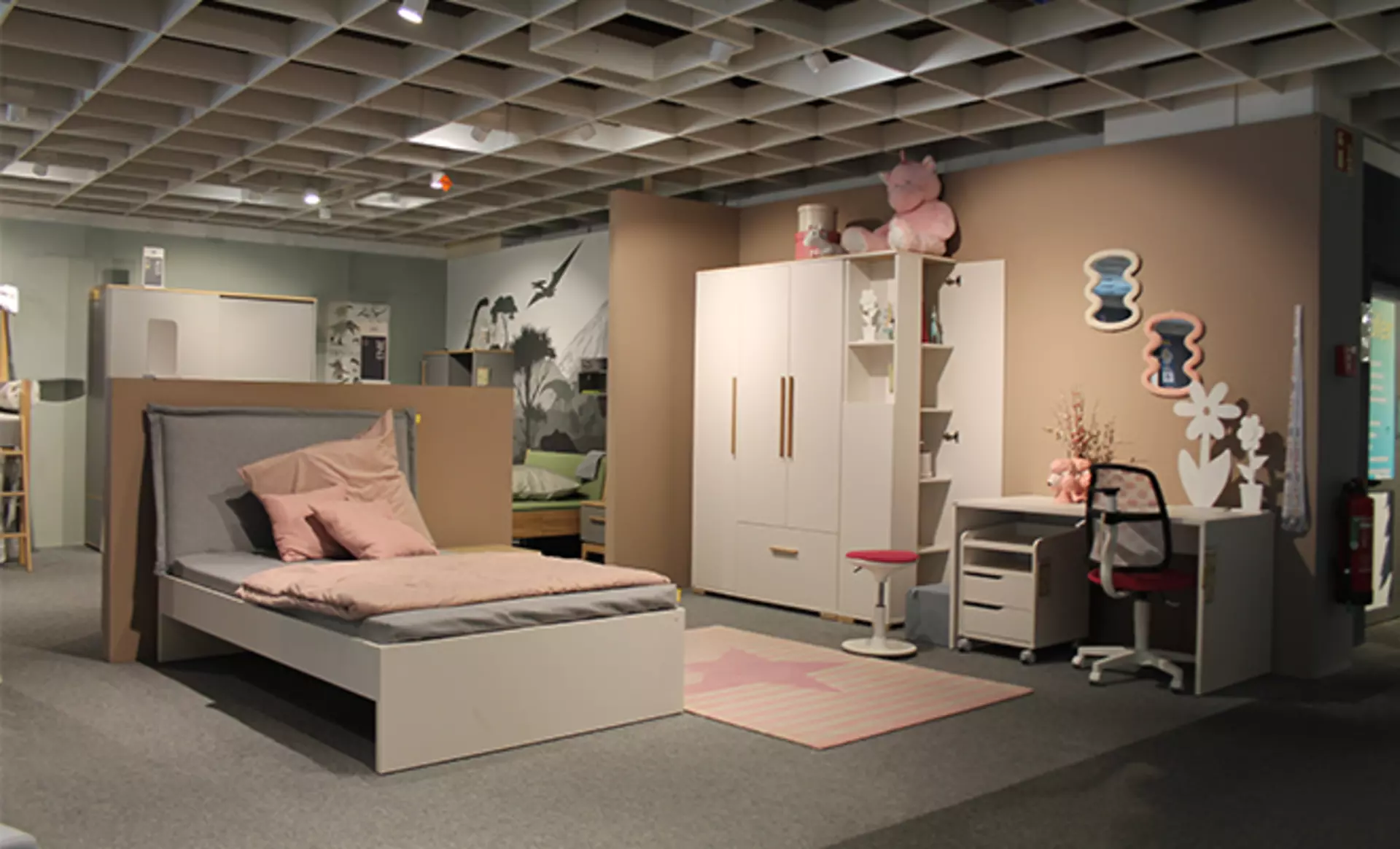 Modernes Jugendzimmer in weiß