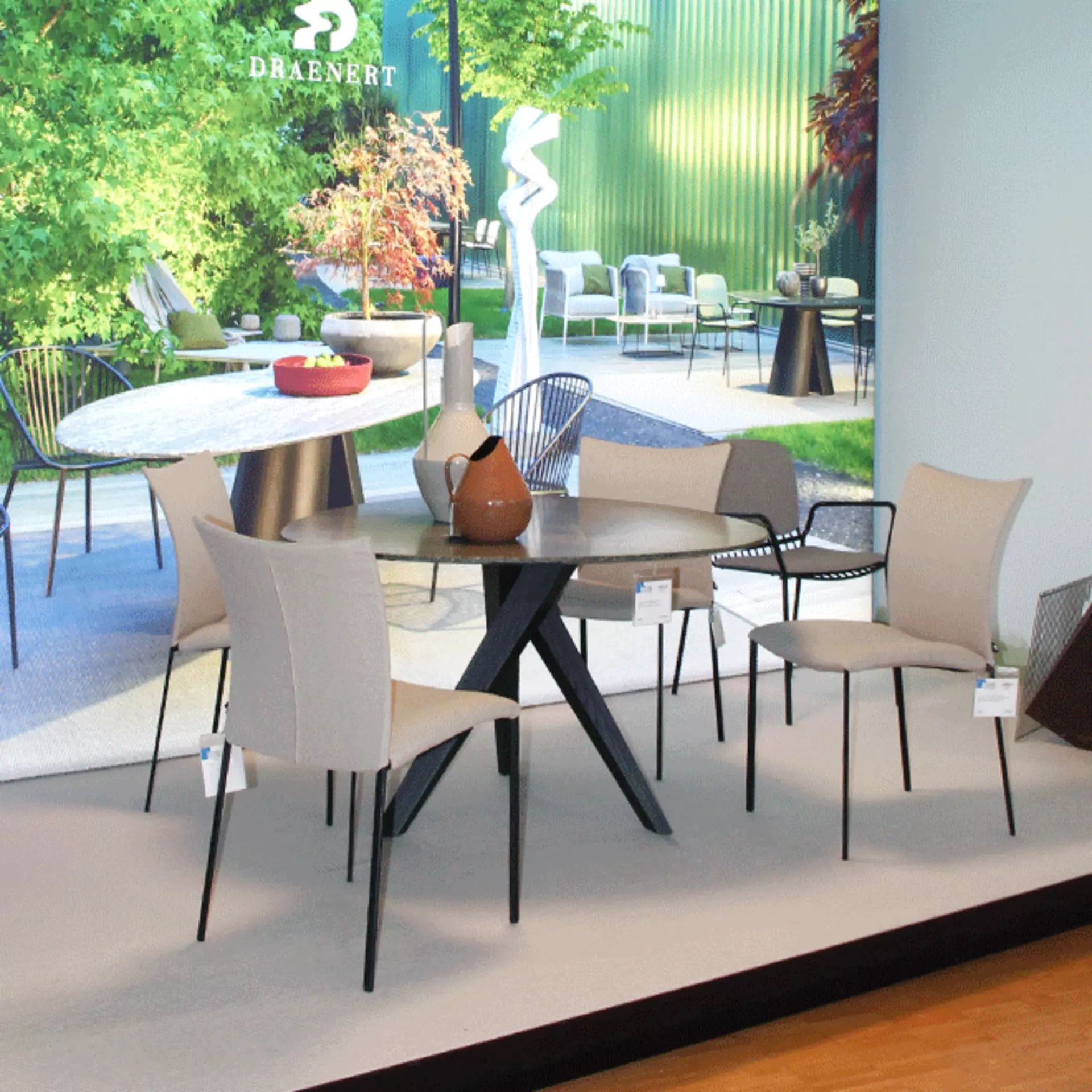 Filigrane Optik trotz Steinplatte - runder Esstisch von Draenert