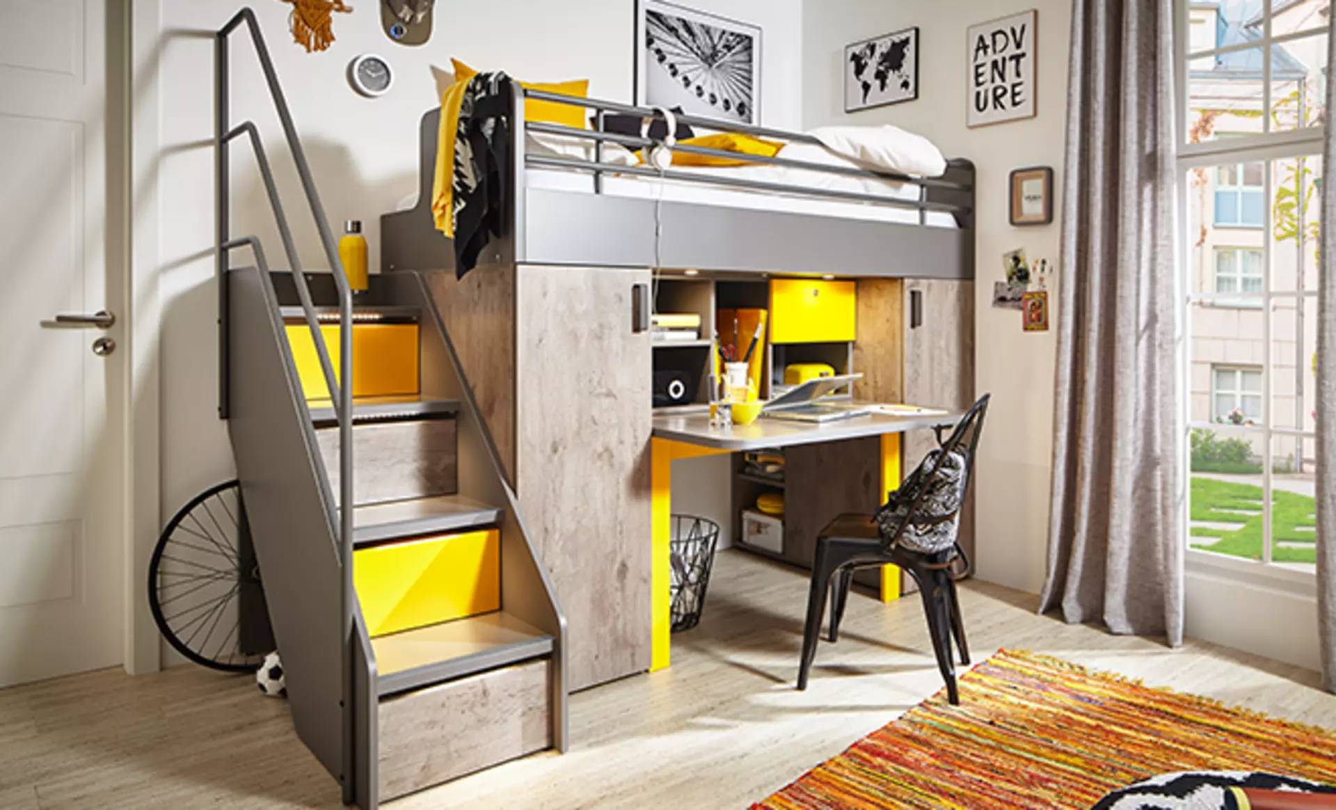 Jugendbett aus Natürlichem Holz und Gelben Akzenten von der Marke Möbelfabrik Rudolf