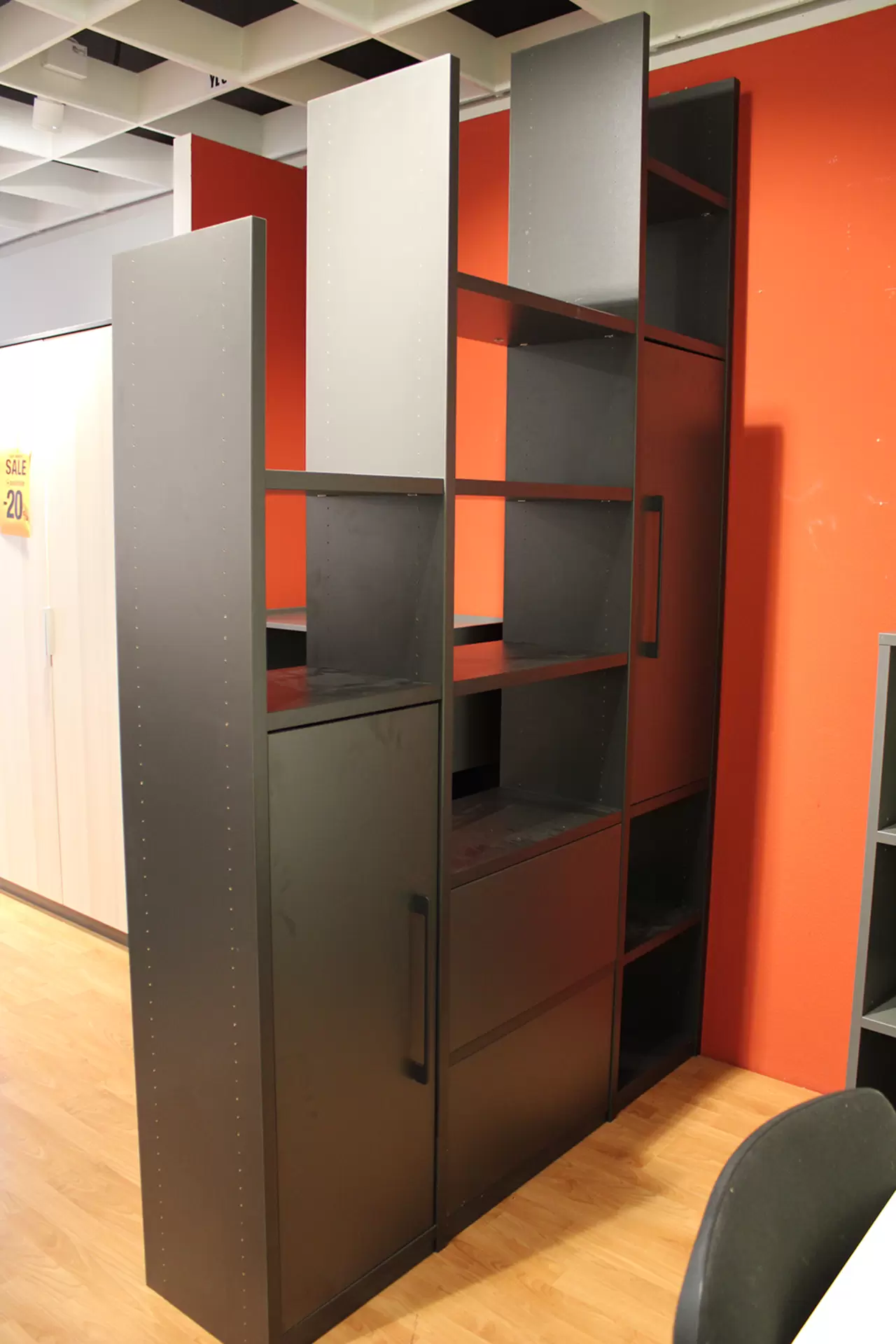 Die Bürostollenwand von Röhr-Bush in Anthrazit