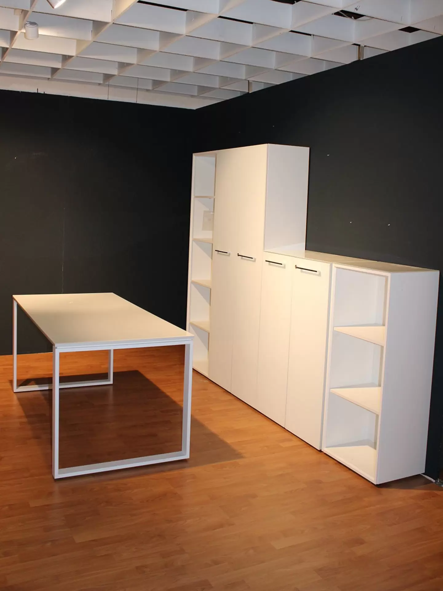 Bürokombination in ganz weiß