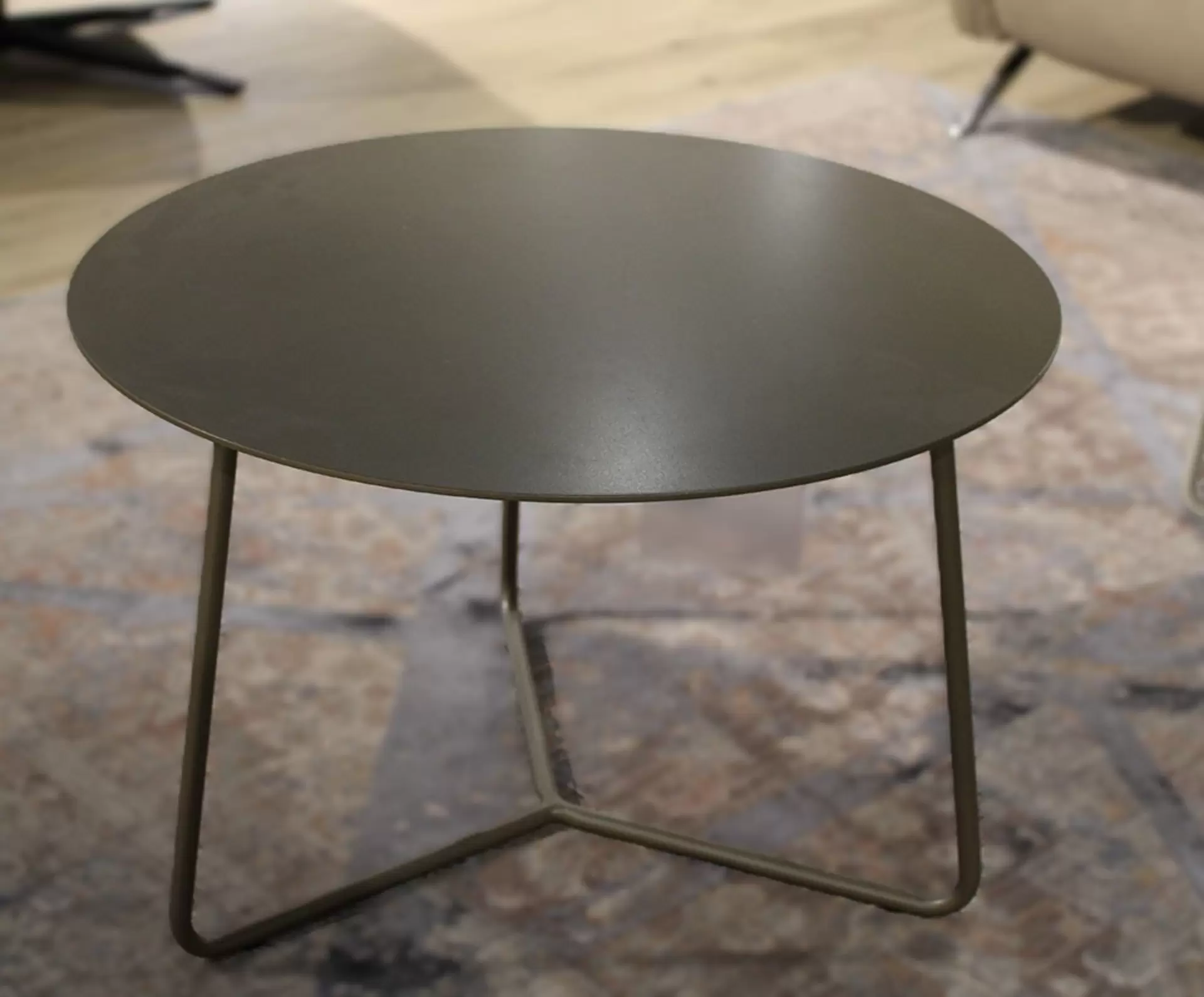 Metallic andonic bronze Couchtisch