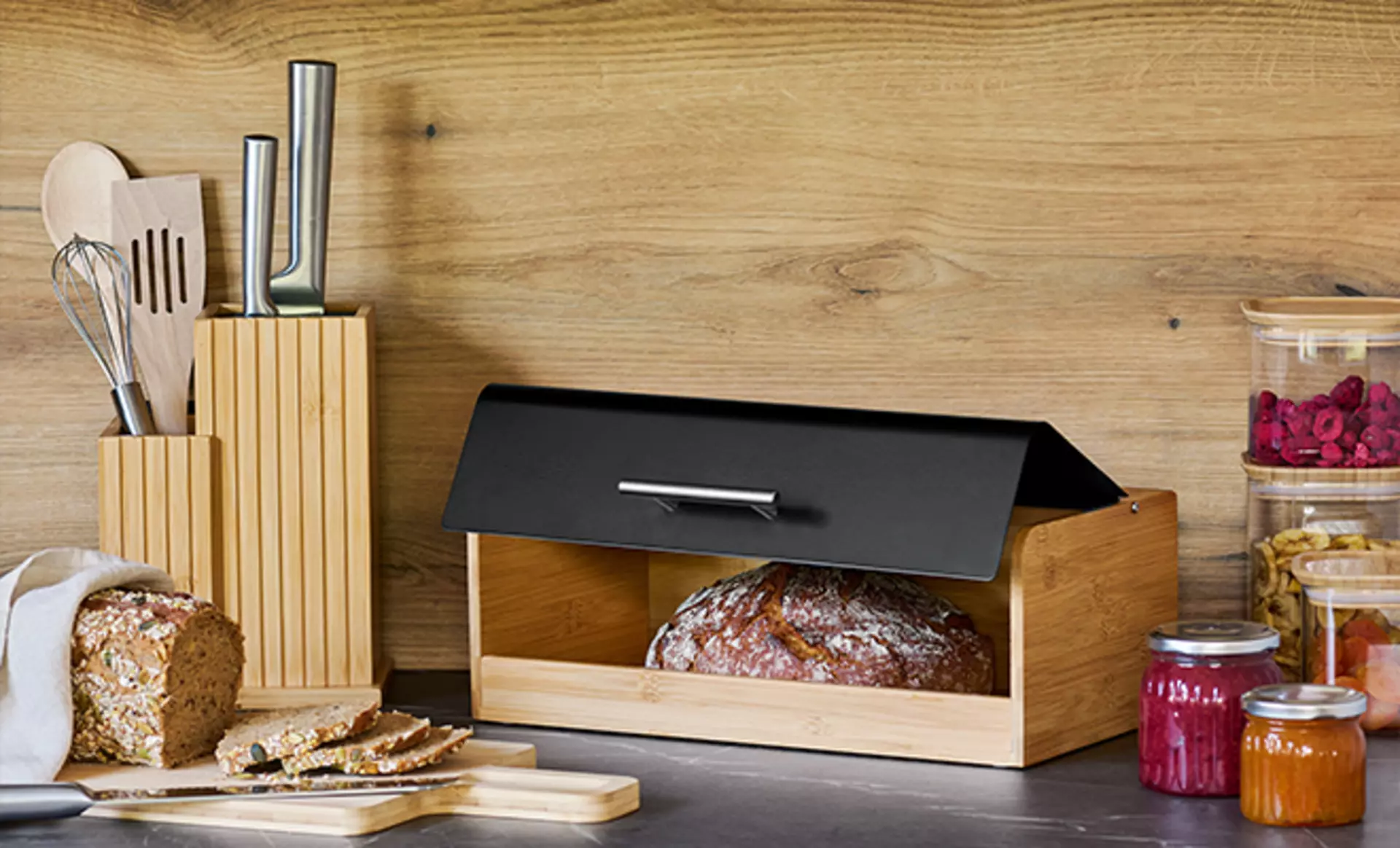Zeller Brotbox aus Holz mit schwarzem Metall Deckel