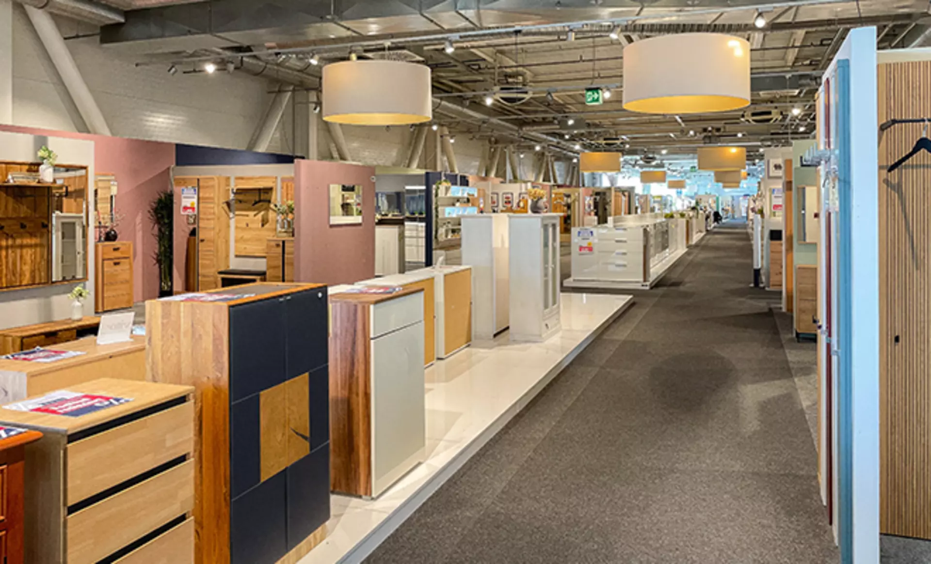 Garderobenausstellung bei Möbel Inhofer in Senden