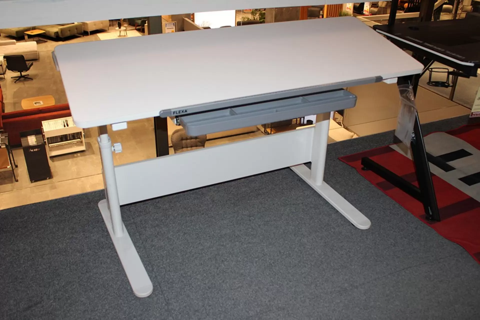 Schreibtisch füs Jugendzimmer von Flexa 4 Dreams