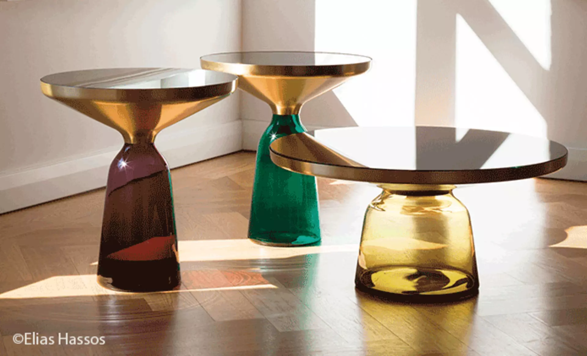 Die ikonischen Bell Couchtische in verschiedenen Größen und Farbkompositionen