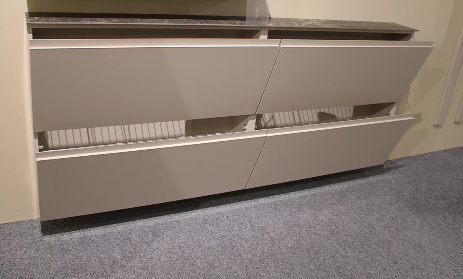 Garderobe TANDO Hangeschuhschrank, 4 Klappen